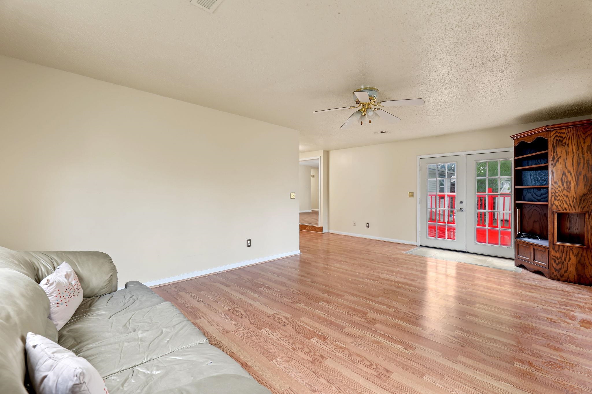 4431 N Auburn St Property Photo 23