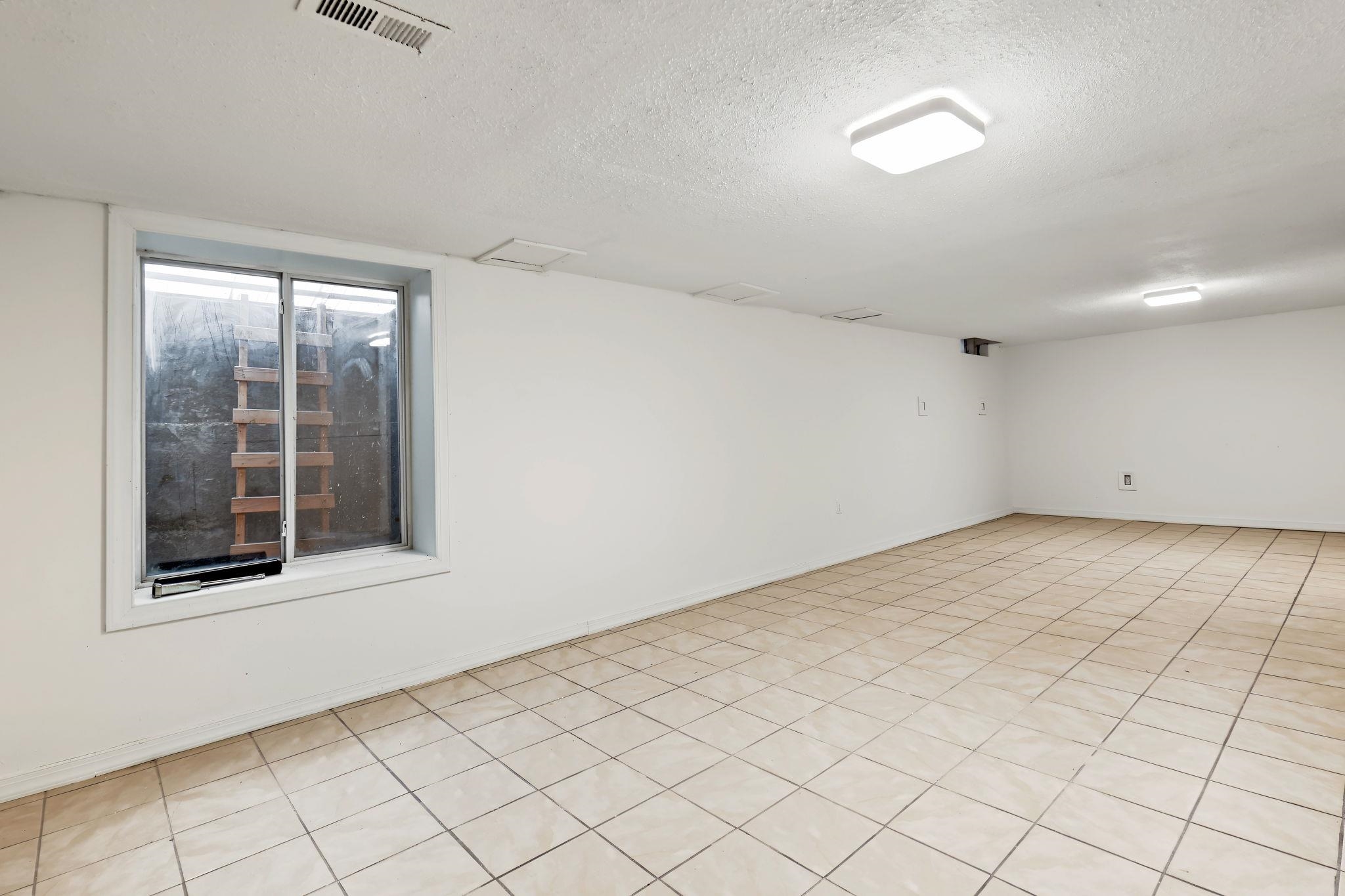 4431 N Auburn St Property Photo 27