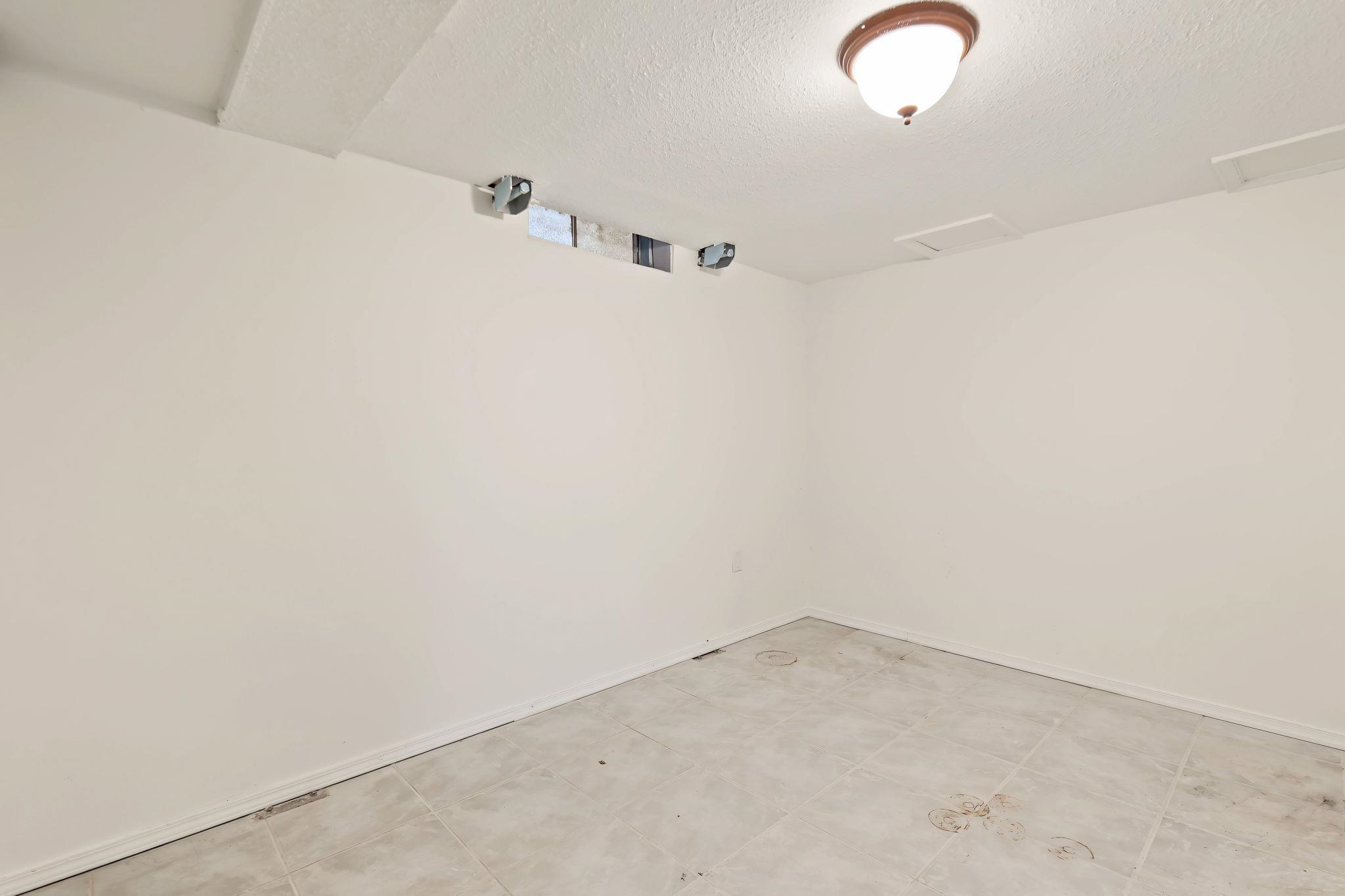 4431 N Auburn St Property Photo 28