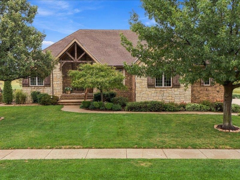 1202 Rolling Hills Dr Property Photo 2