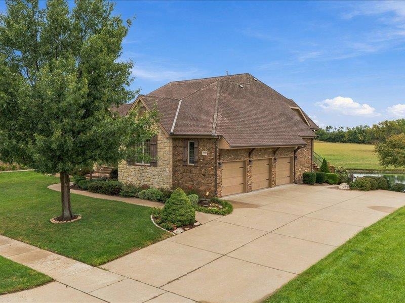 1202 Rolling Hills Dr Property Photo 3