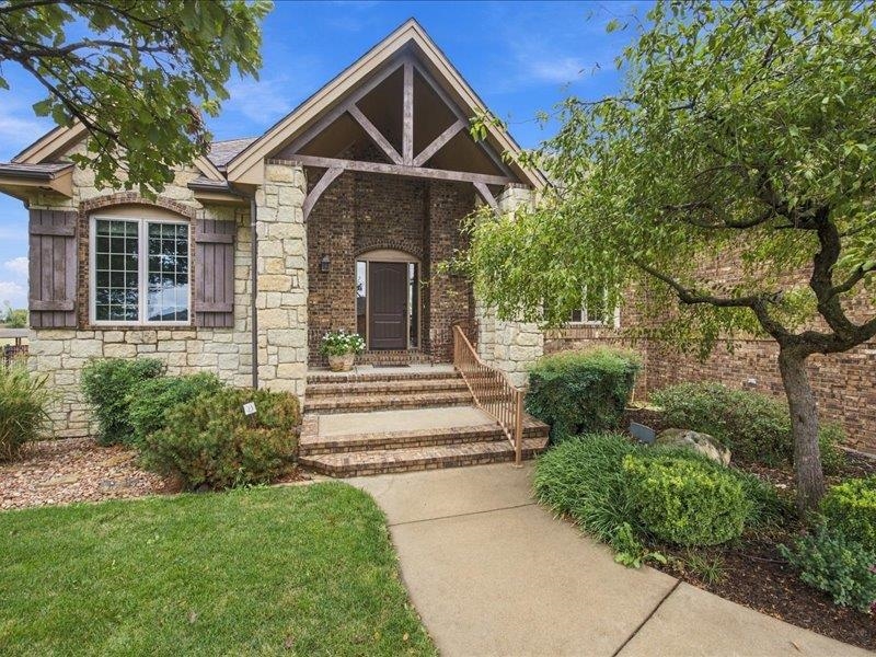 1202 Rolling Hills Dr Property Photo 4