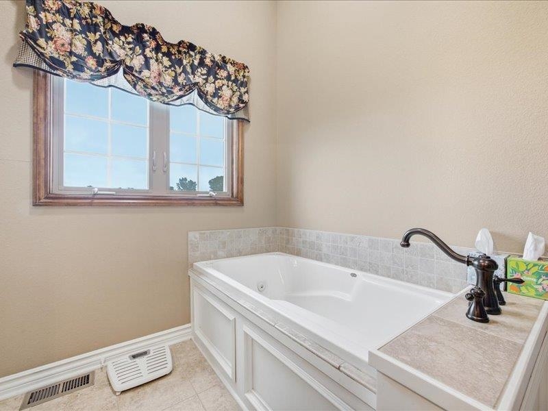 1202 Rolling Hills Dr Property Photo 21