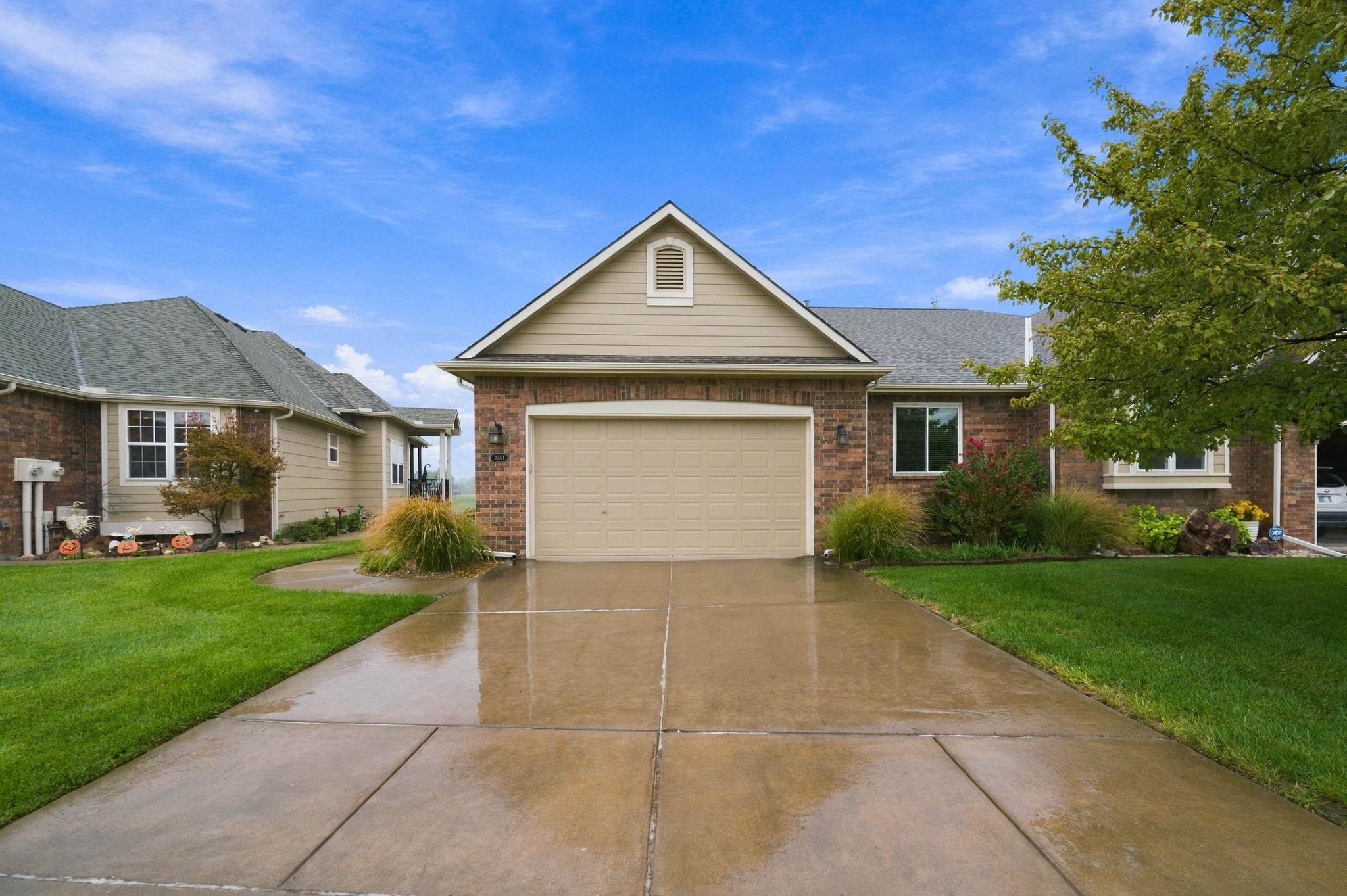 2301 N Lakeway Ct. Property Photo 4