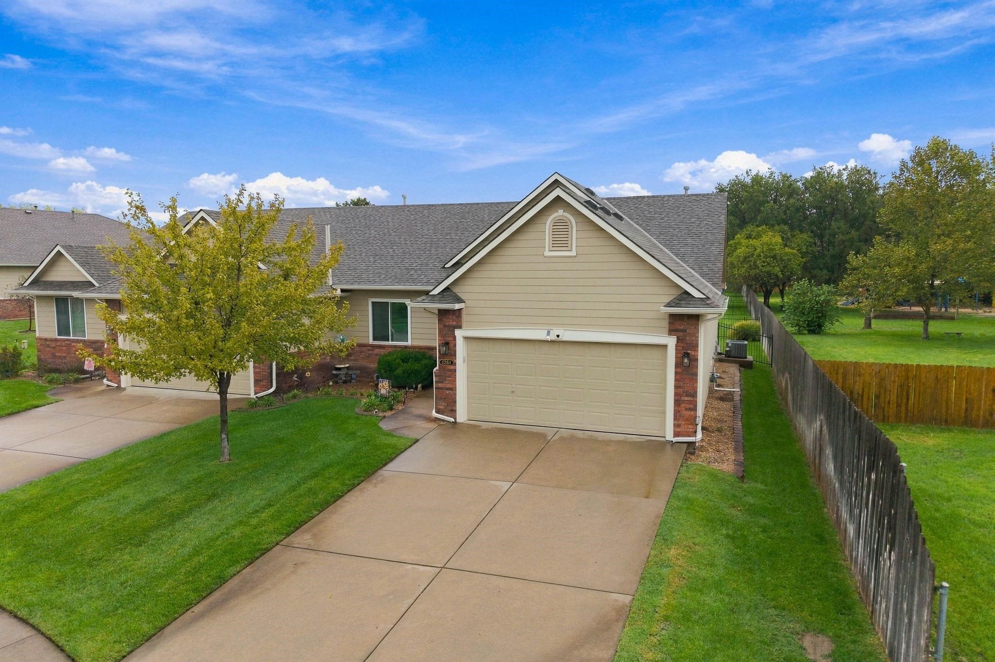 2264 N Lakeway Cir Property Photo 2