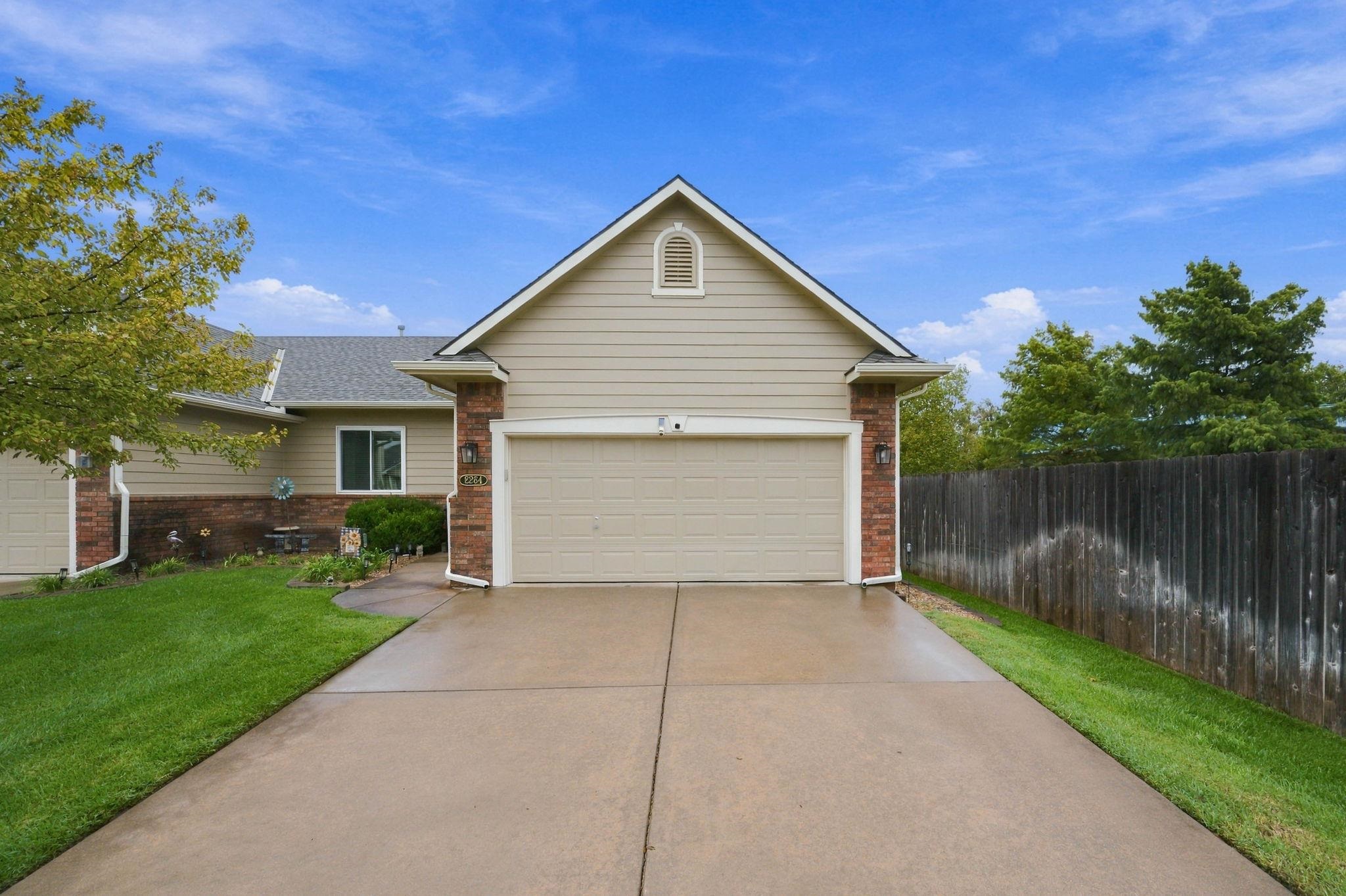 2264 N Lakeway Cir Property Photo 3