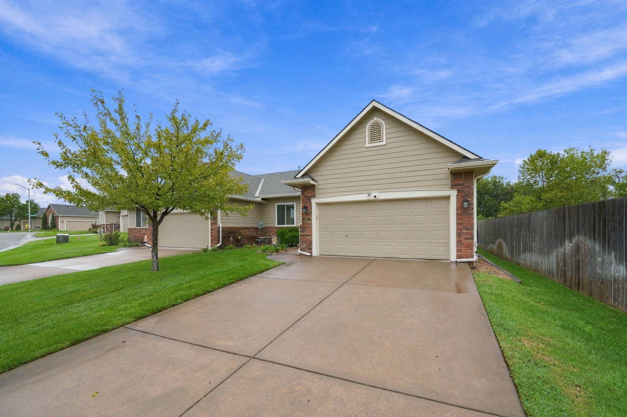 2264 N Lakeway Cir Property Photo 4