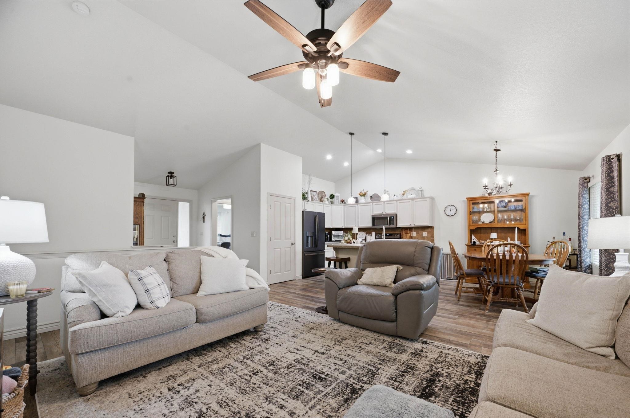 2264 N Lakeway Cir Property Photo 9