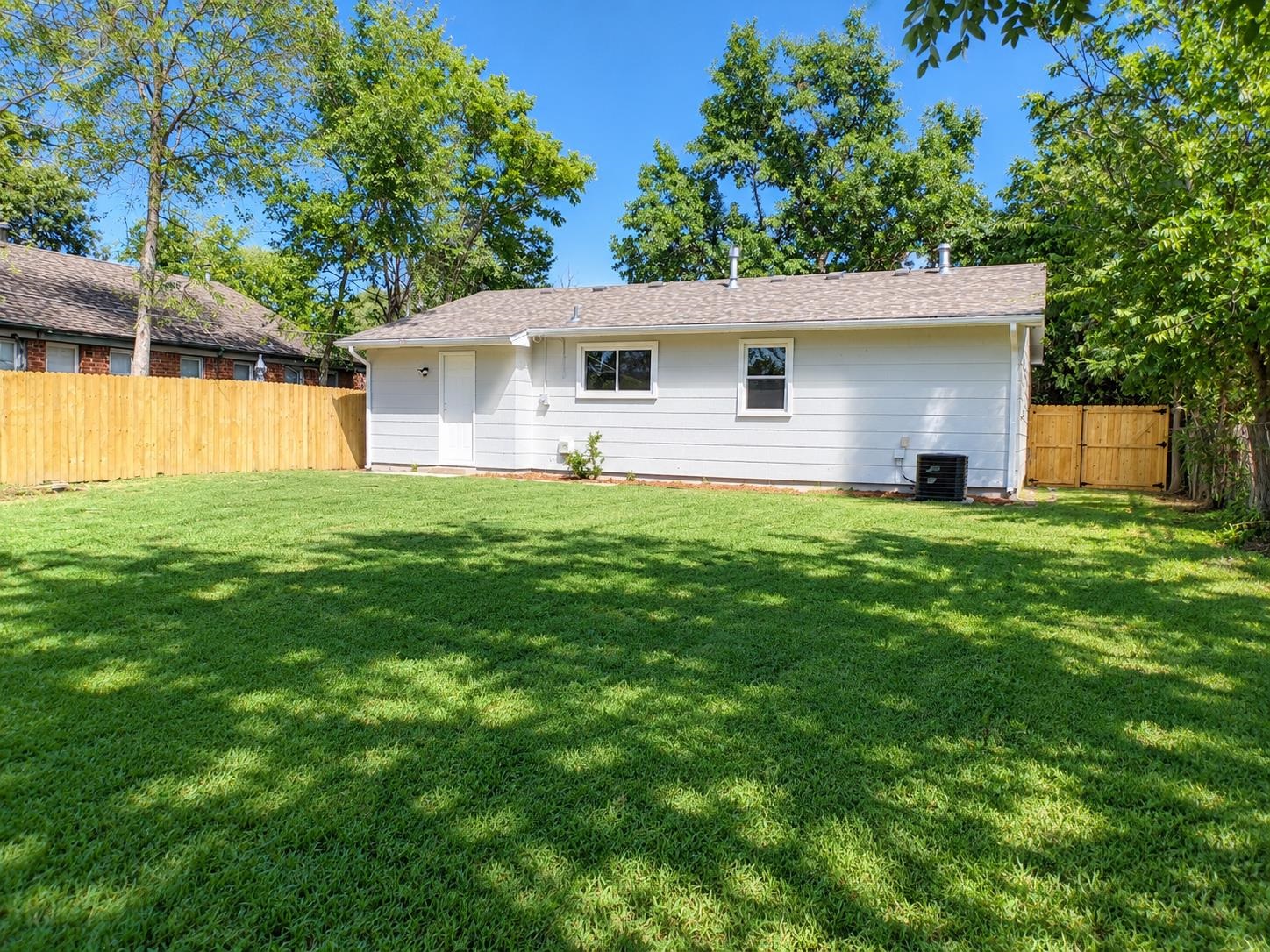 1737 S Fern Ave Property Photo 3