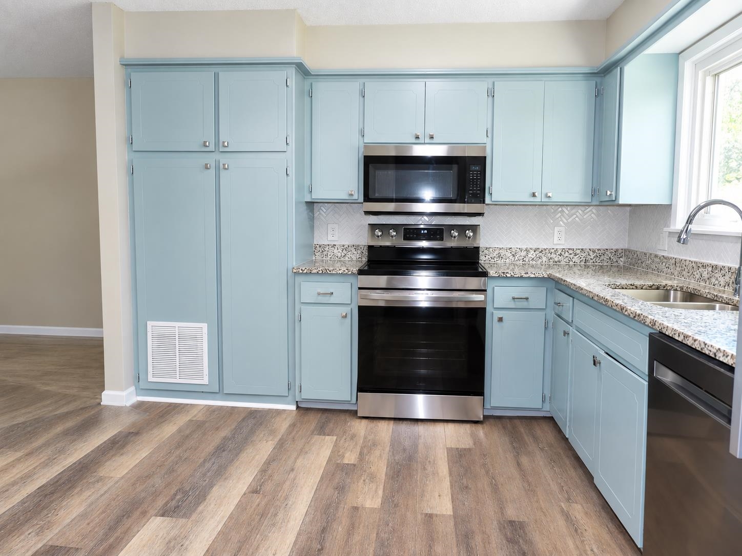 1737 S Fern Ave Property Photo 8