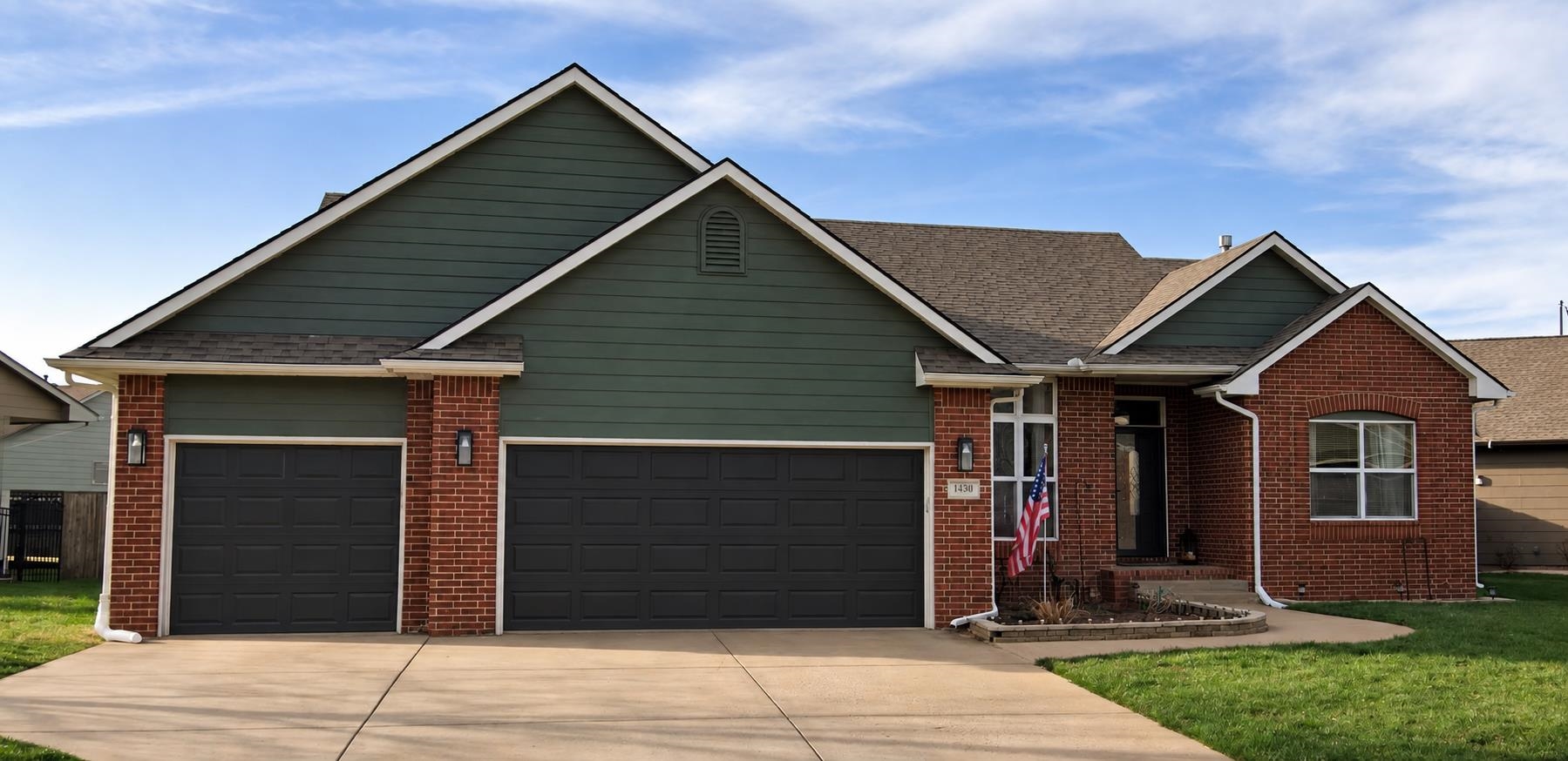 1430 E Summerlyn Property Photo 1