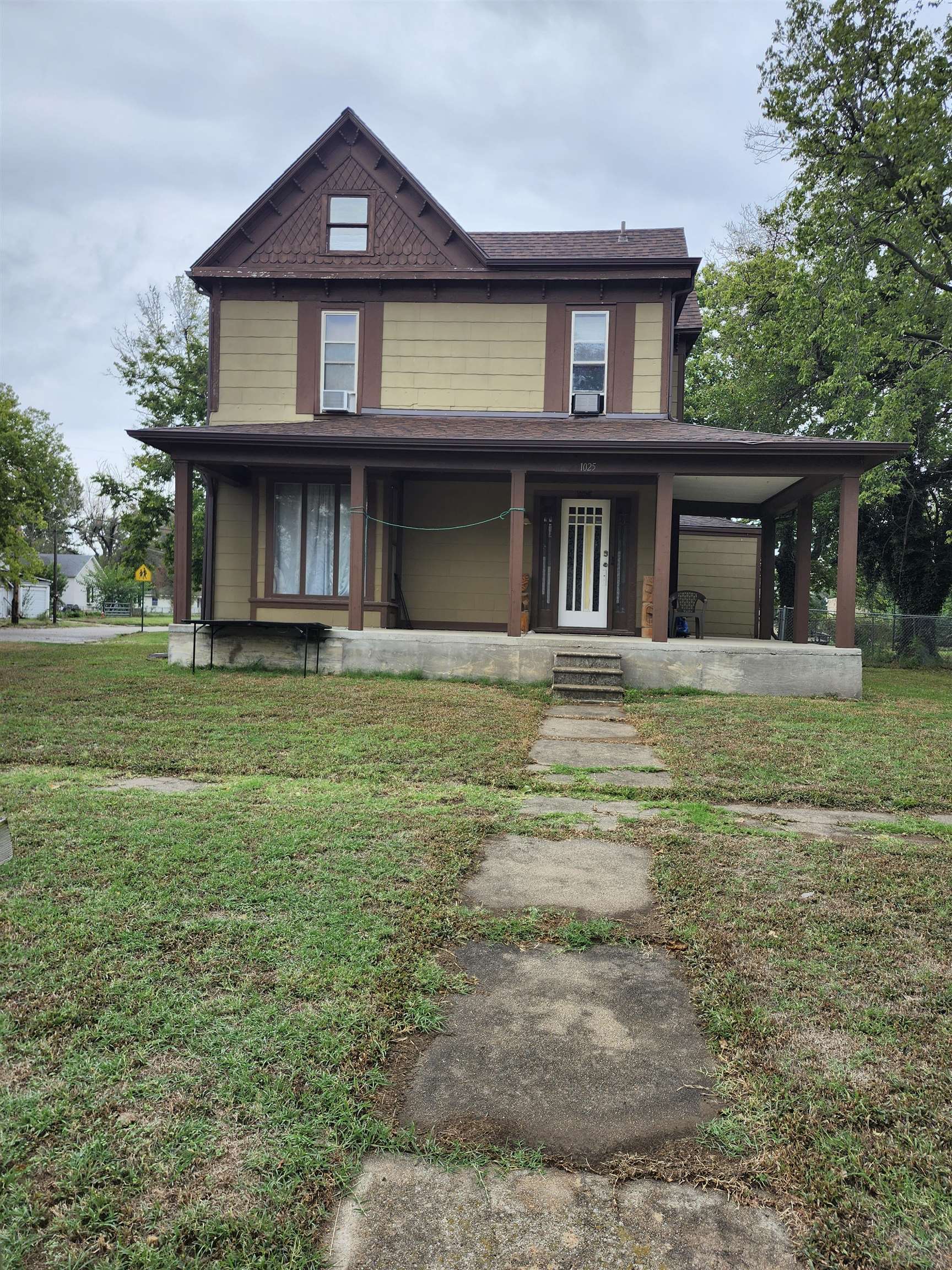 1025 S 2nd Property Photo 1