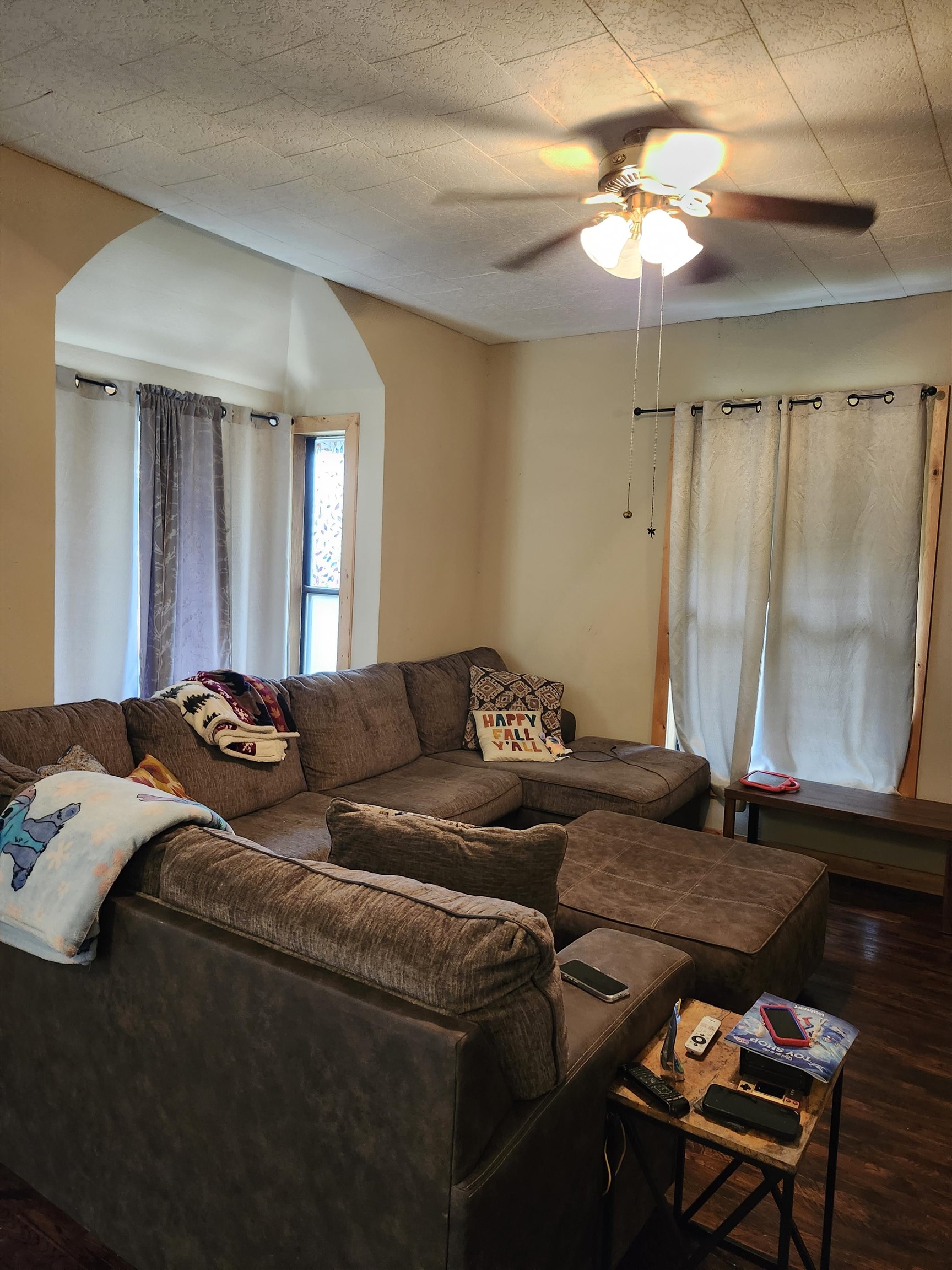 1025 S 2nd Property Photo 8