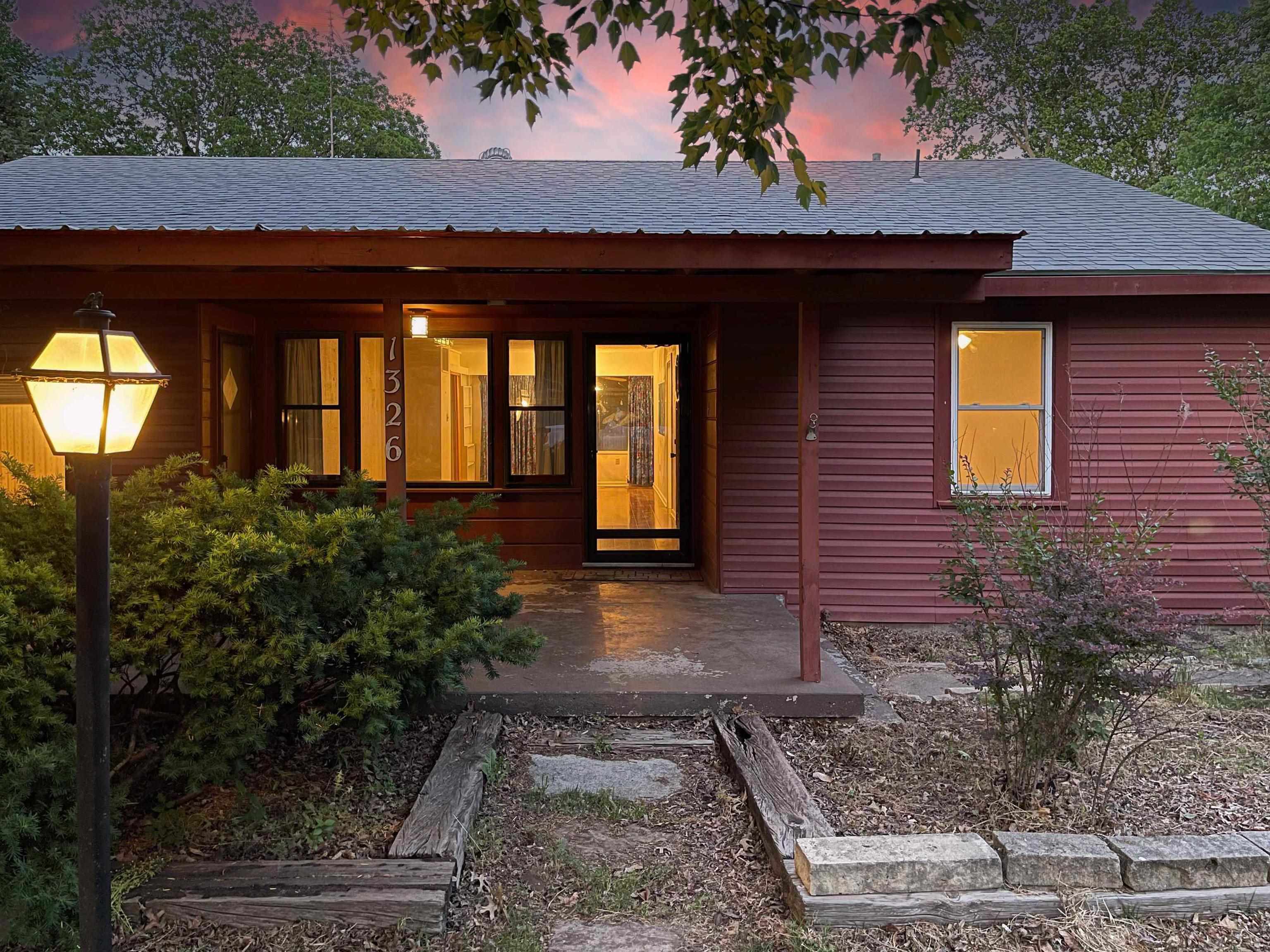 1326 N C St Property Photo 3