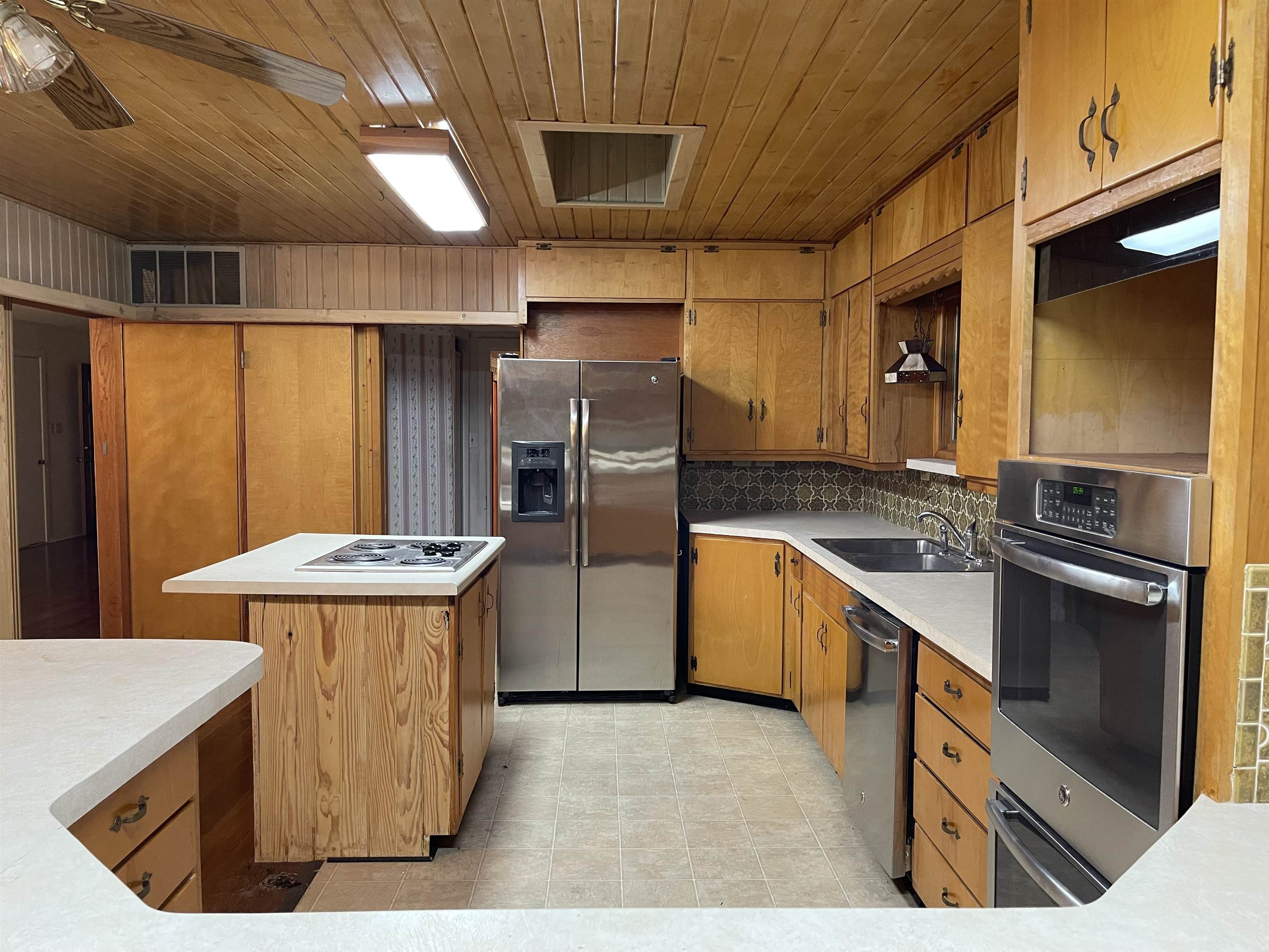 1326 N C St Property Photo 7