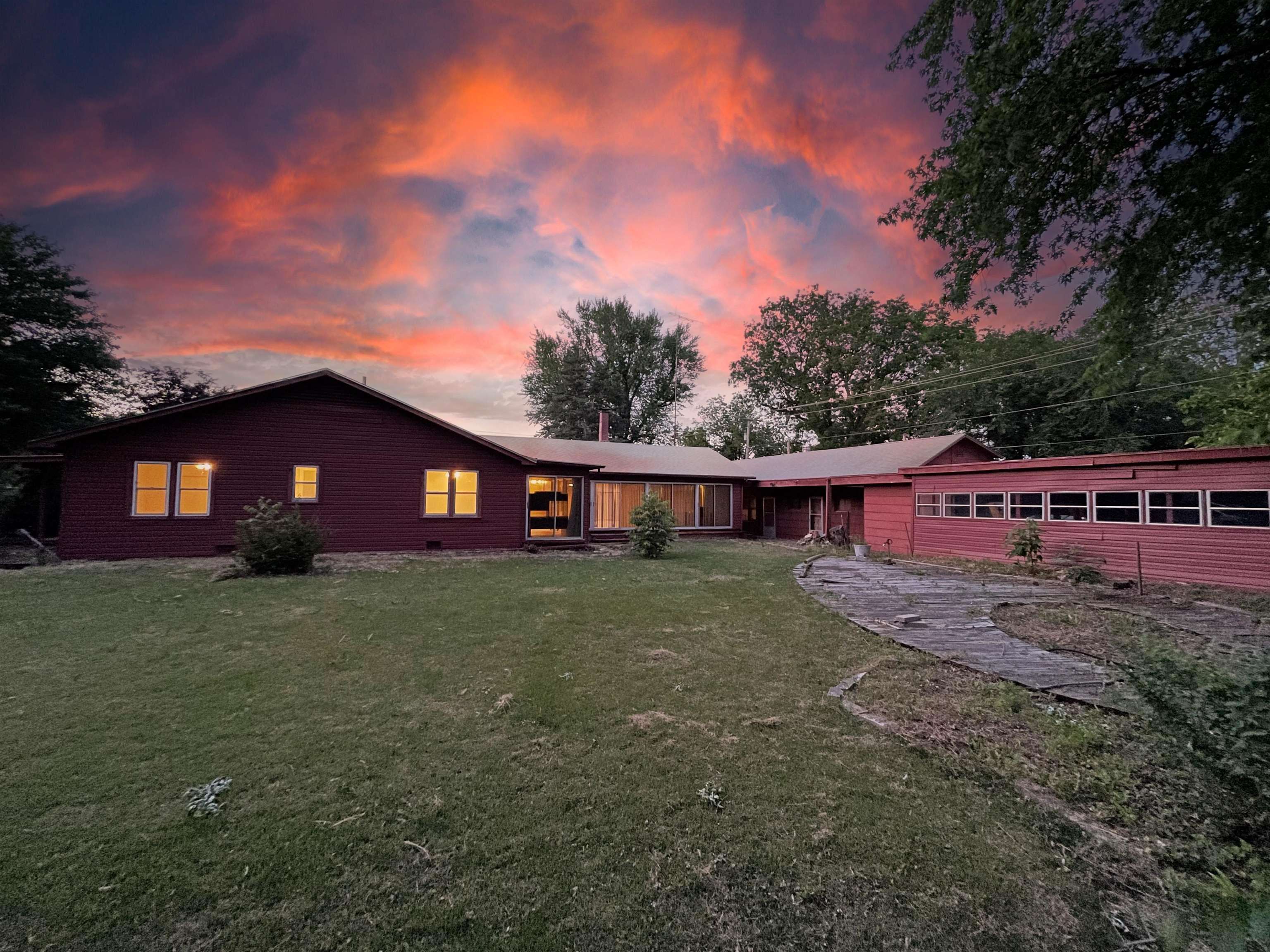 1326 N C St Property Photo 32