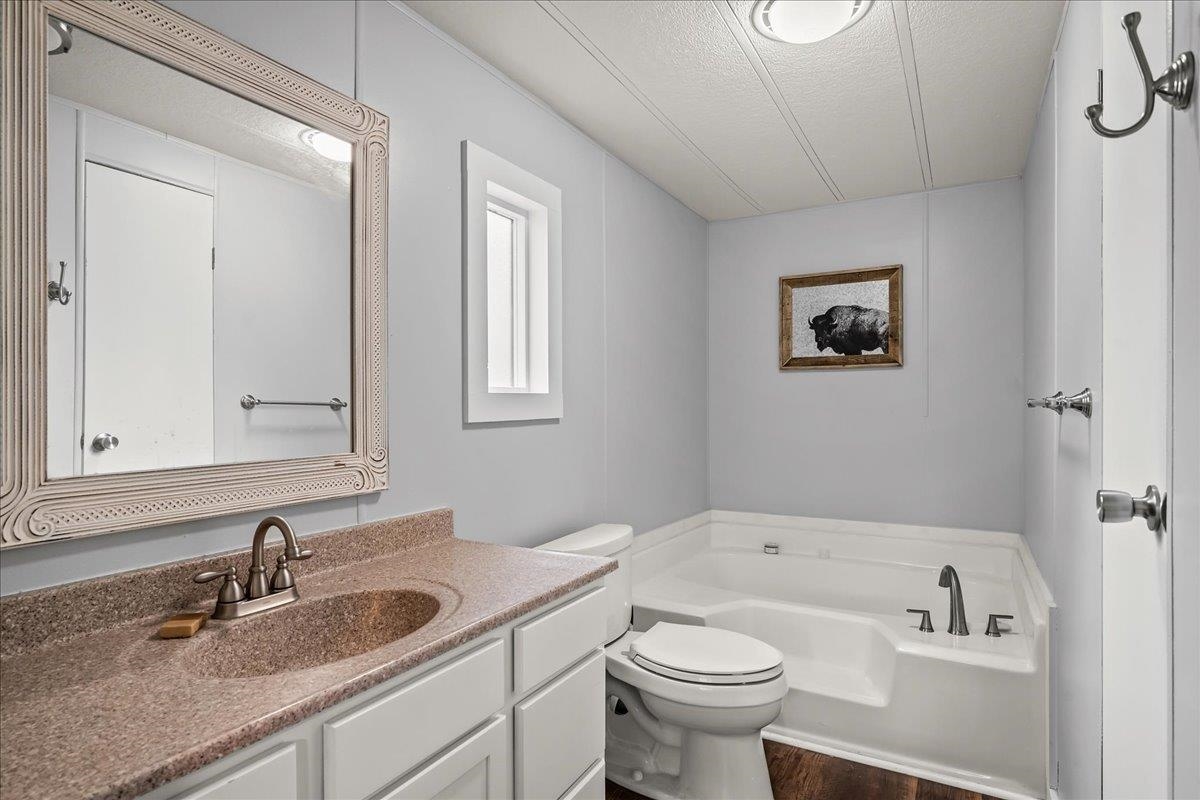 211 S Main St Property Photo 12