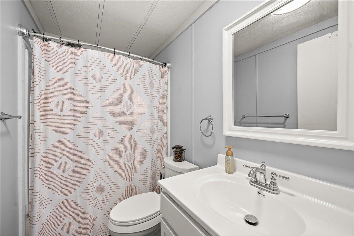 211 S Main St Property Photo 16