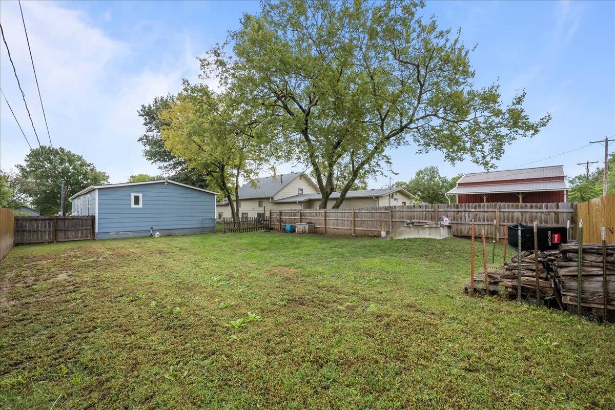 211 S Main St Property Photo 22