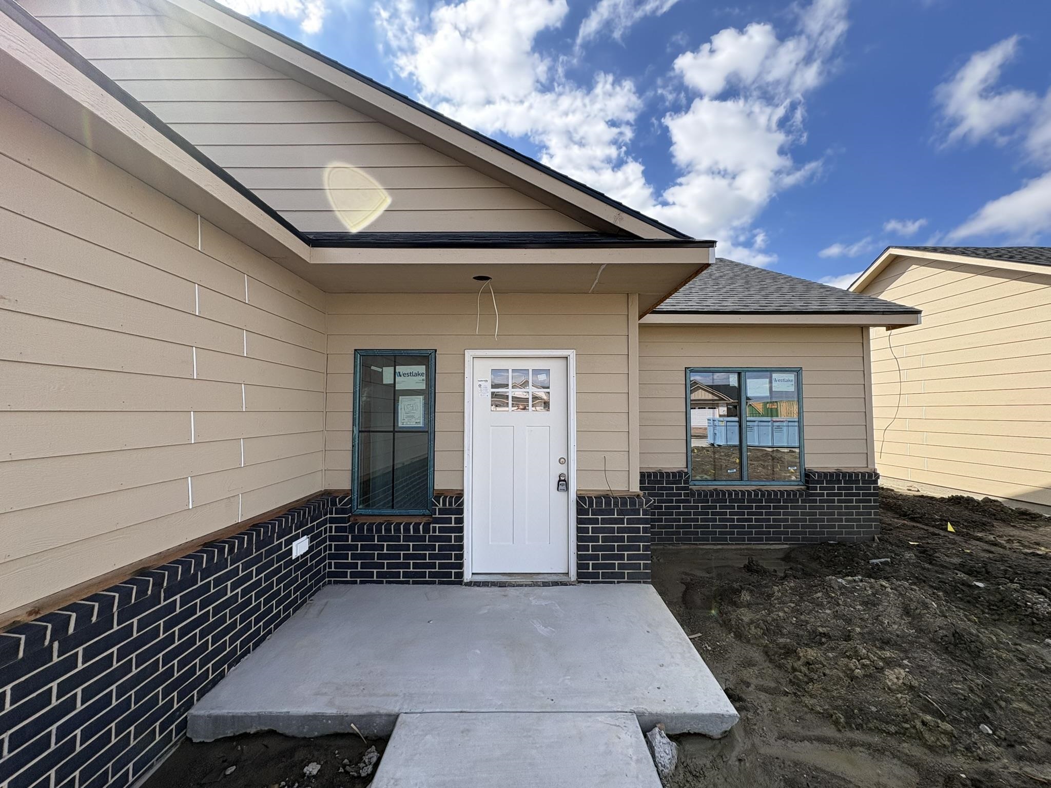 5813 Plumthicket St Property Photo 2