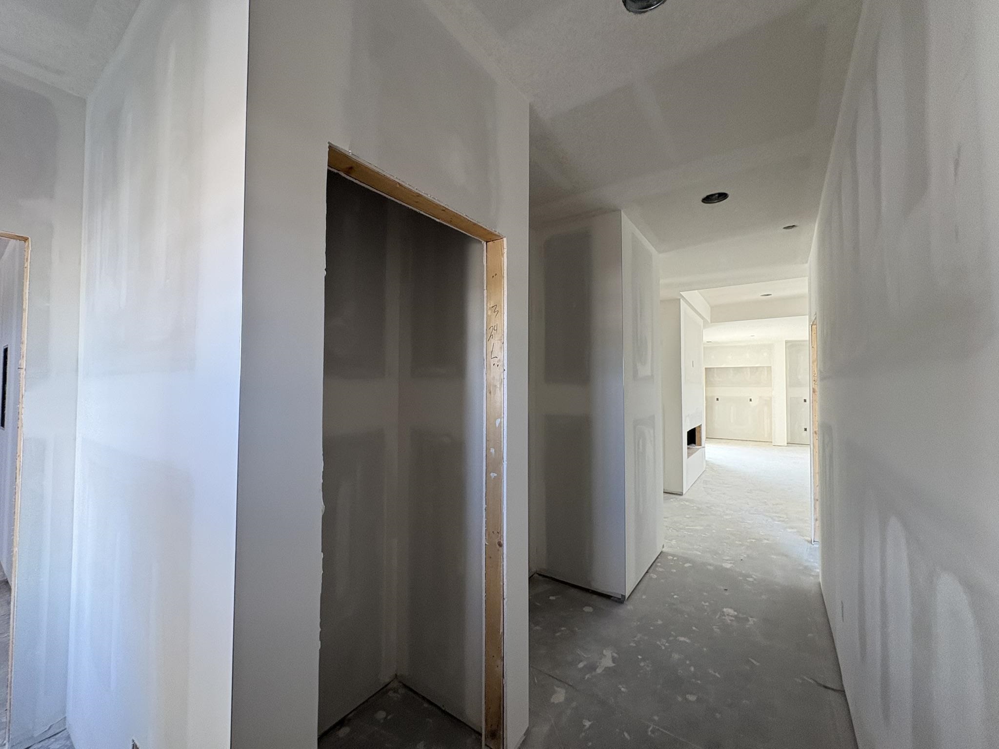 5813 Plumthicket St Property Photo 4