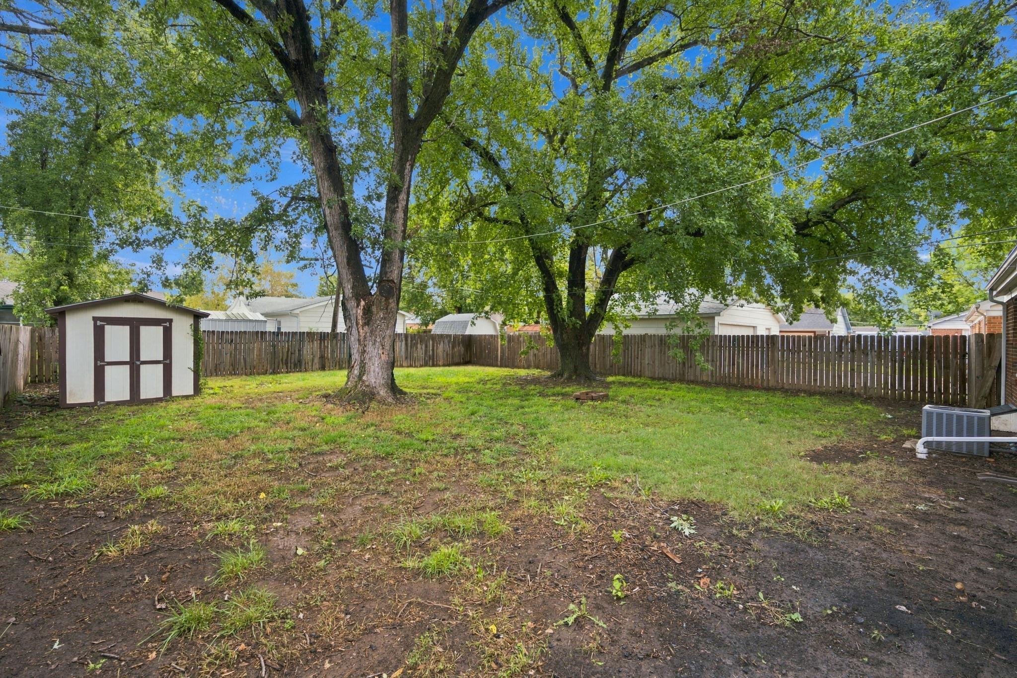 420 N Hillcrest Ave Property Photo 13