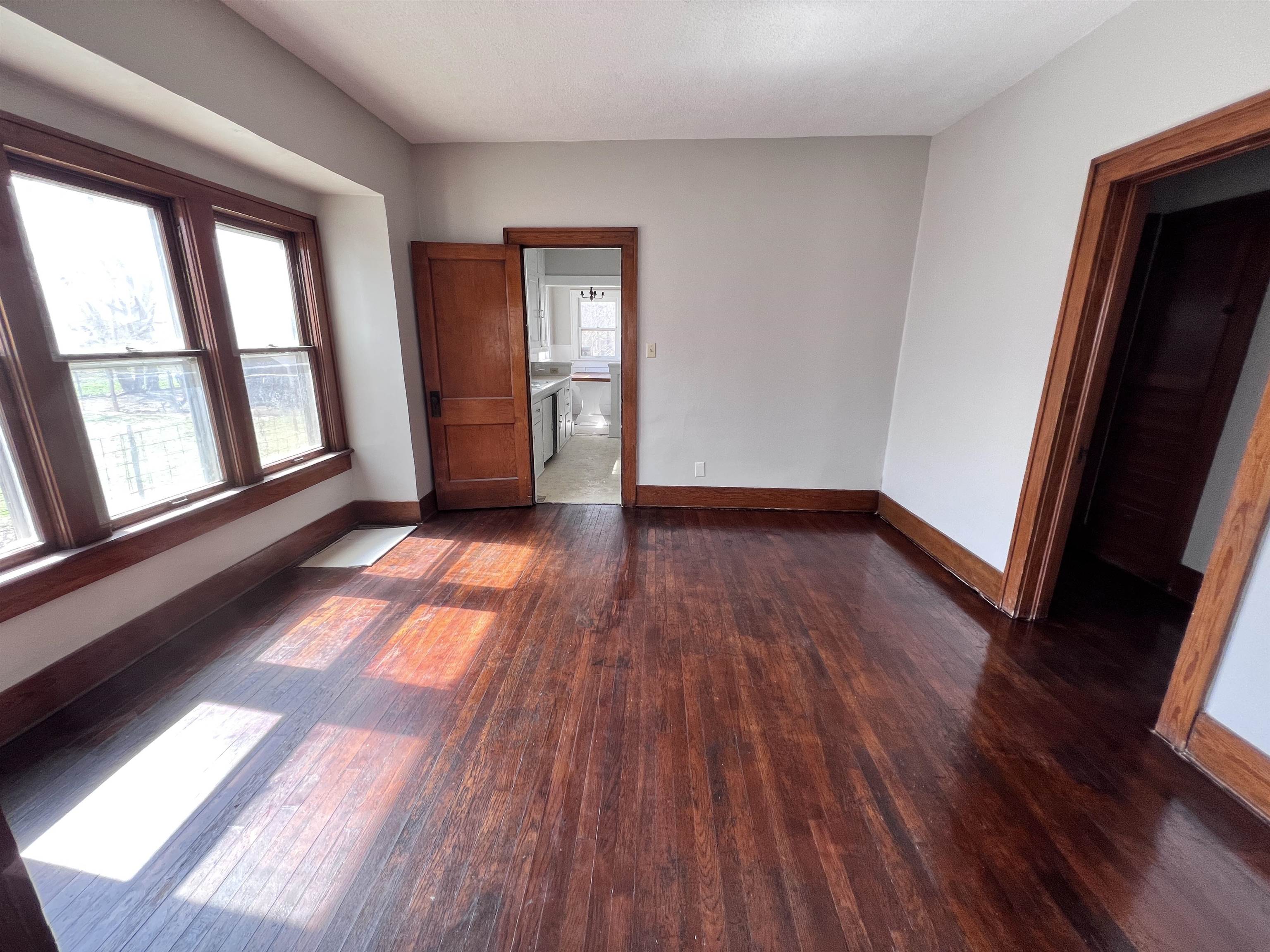 1915 S Topeka Avenue Property Photo 10