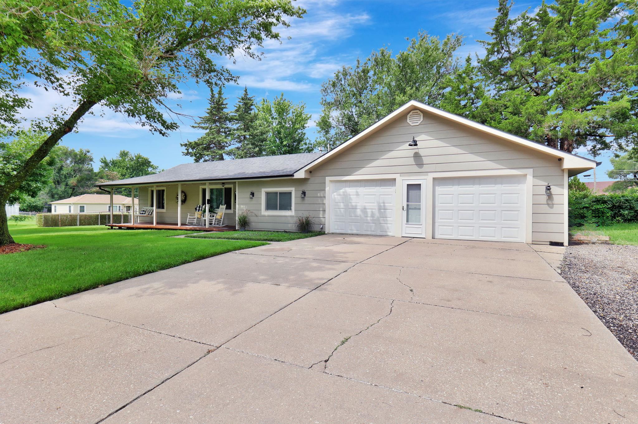 1703 N Cron St Property Photo 3