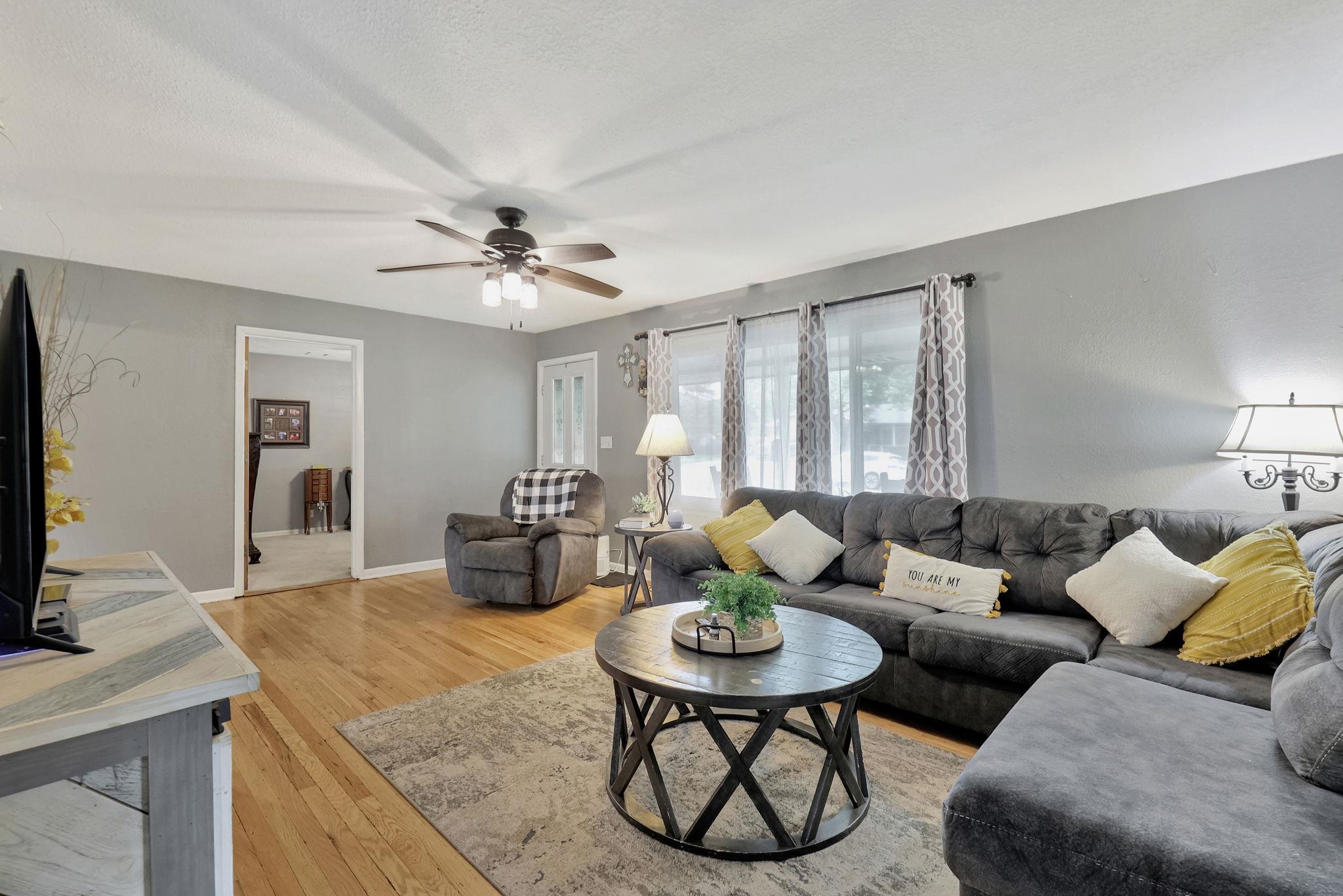1703 N Cron St Property Photo 8