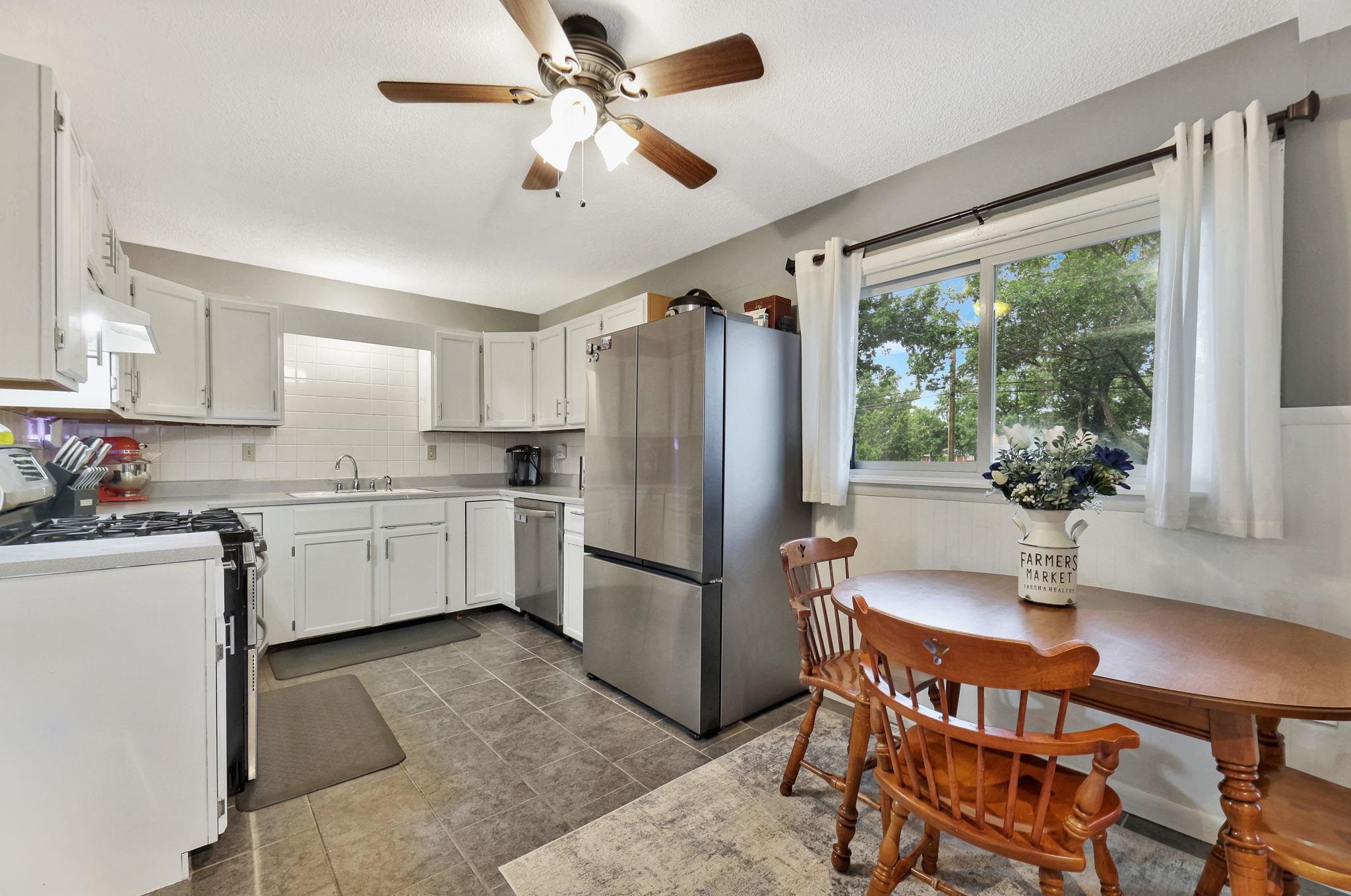 1703 N Cron St Property Photo 10