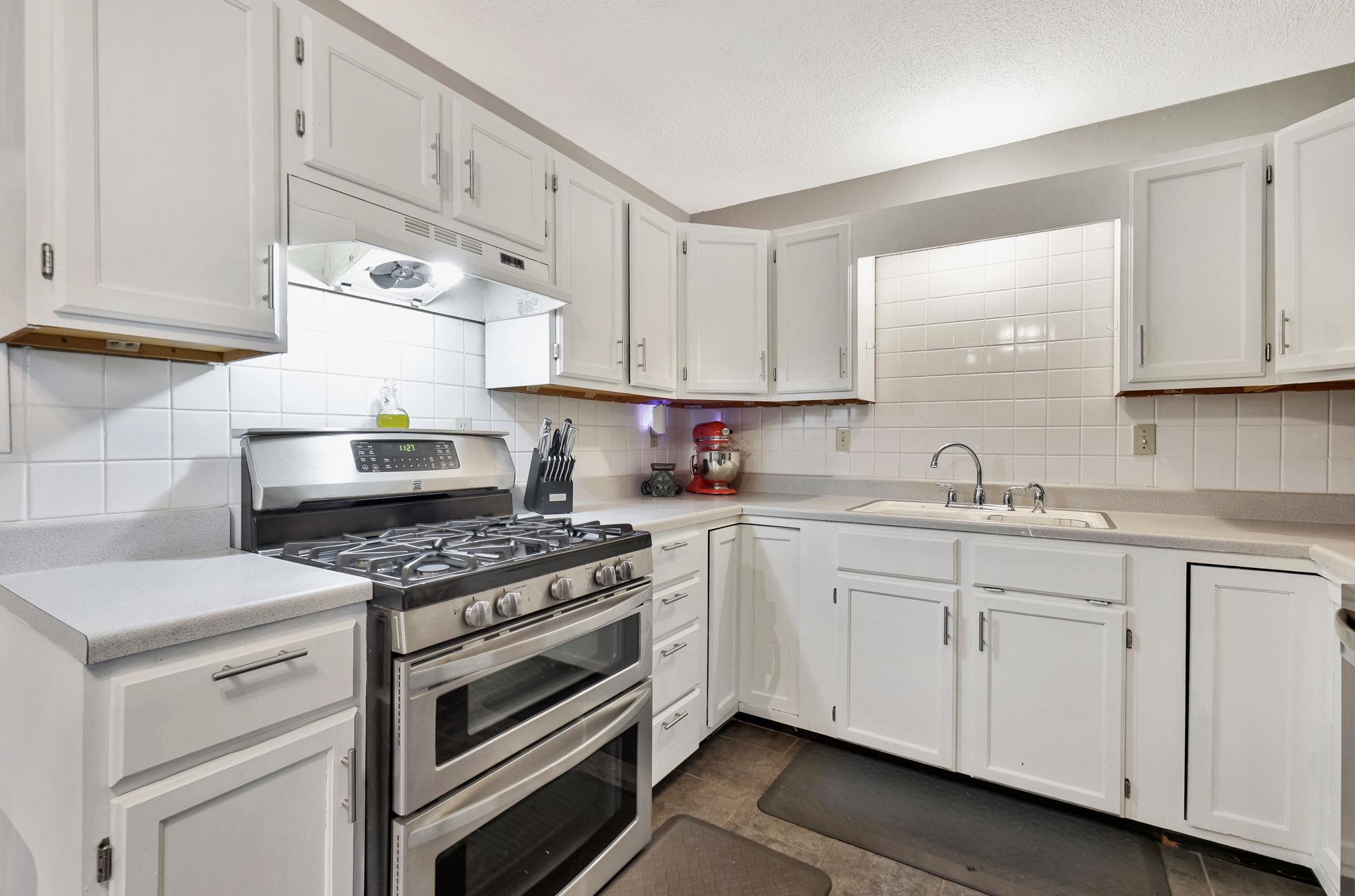 1703 N Cron St Property Photo 12