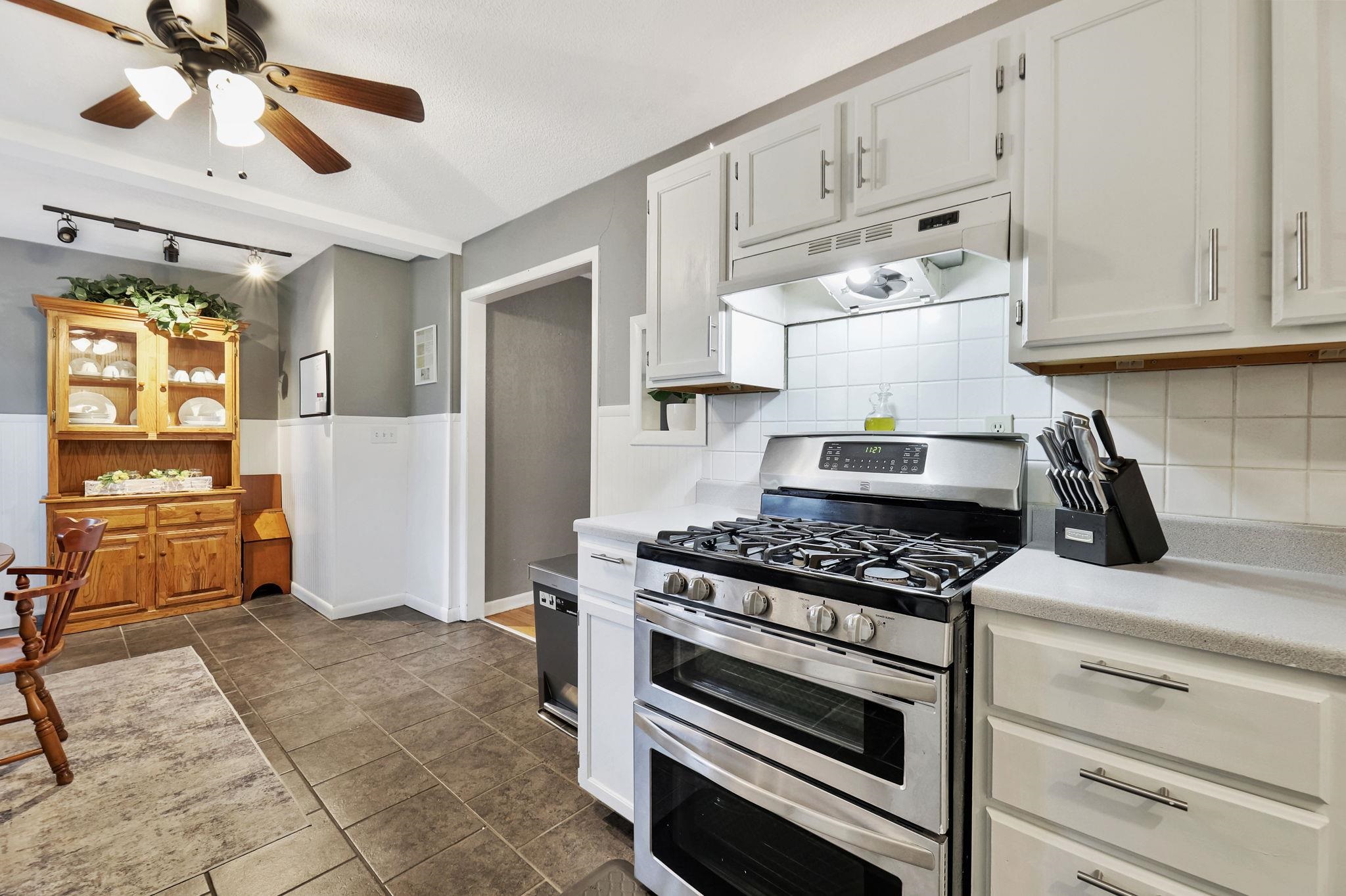 1703 N Cron St Property Photo 13
