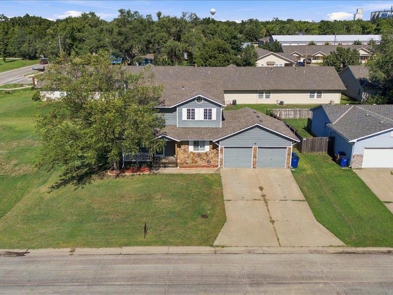 210 Hymer Property Photo 3