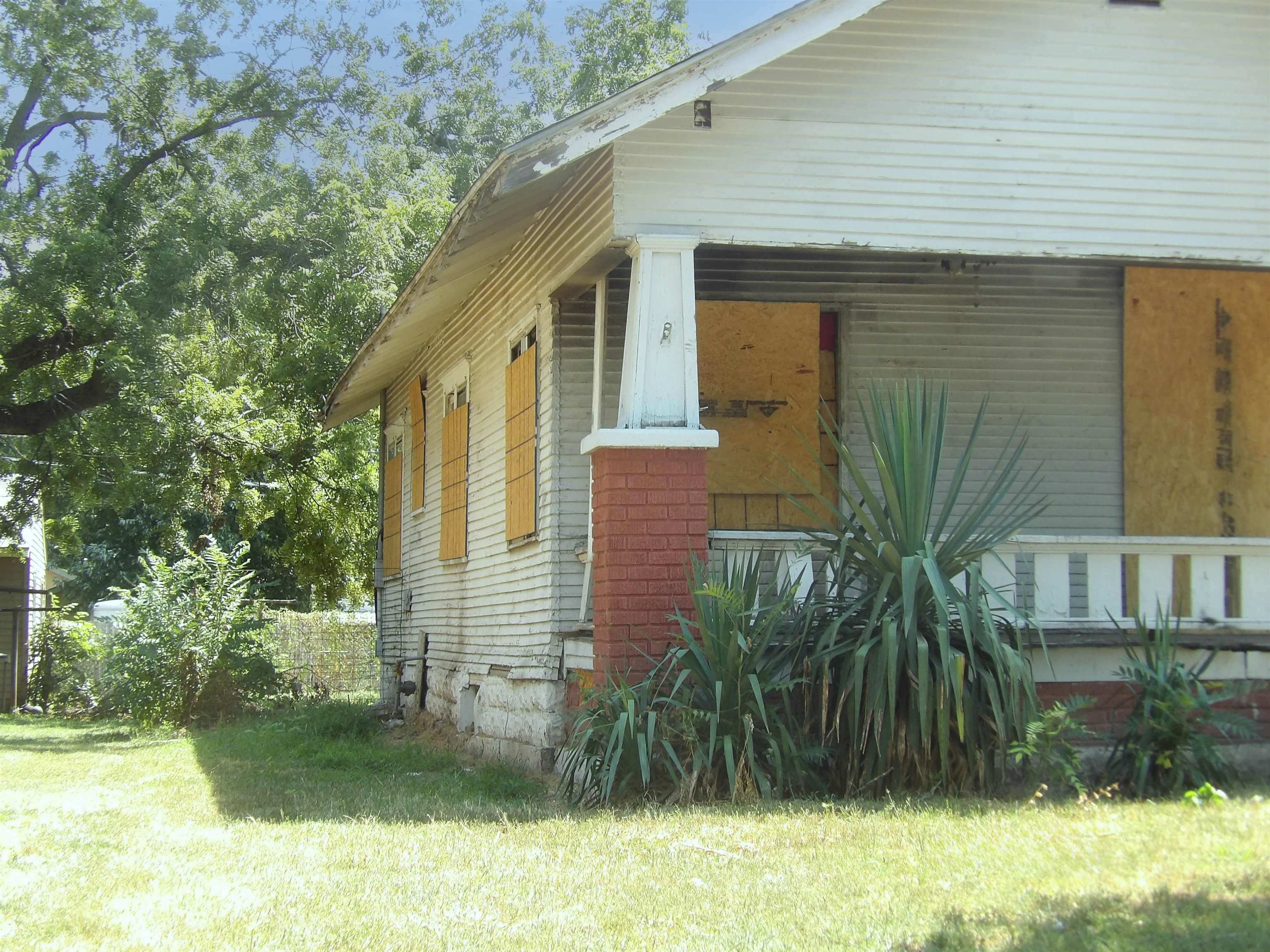 2032 S Main St Property Photo 2