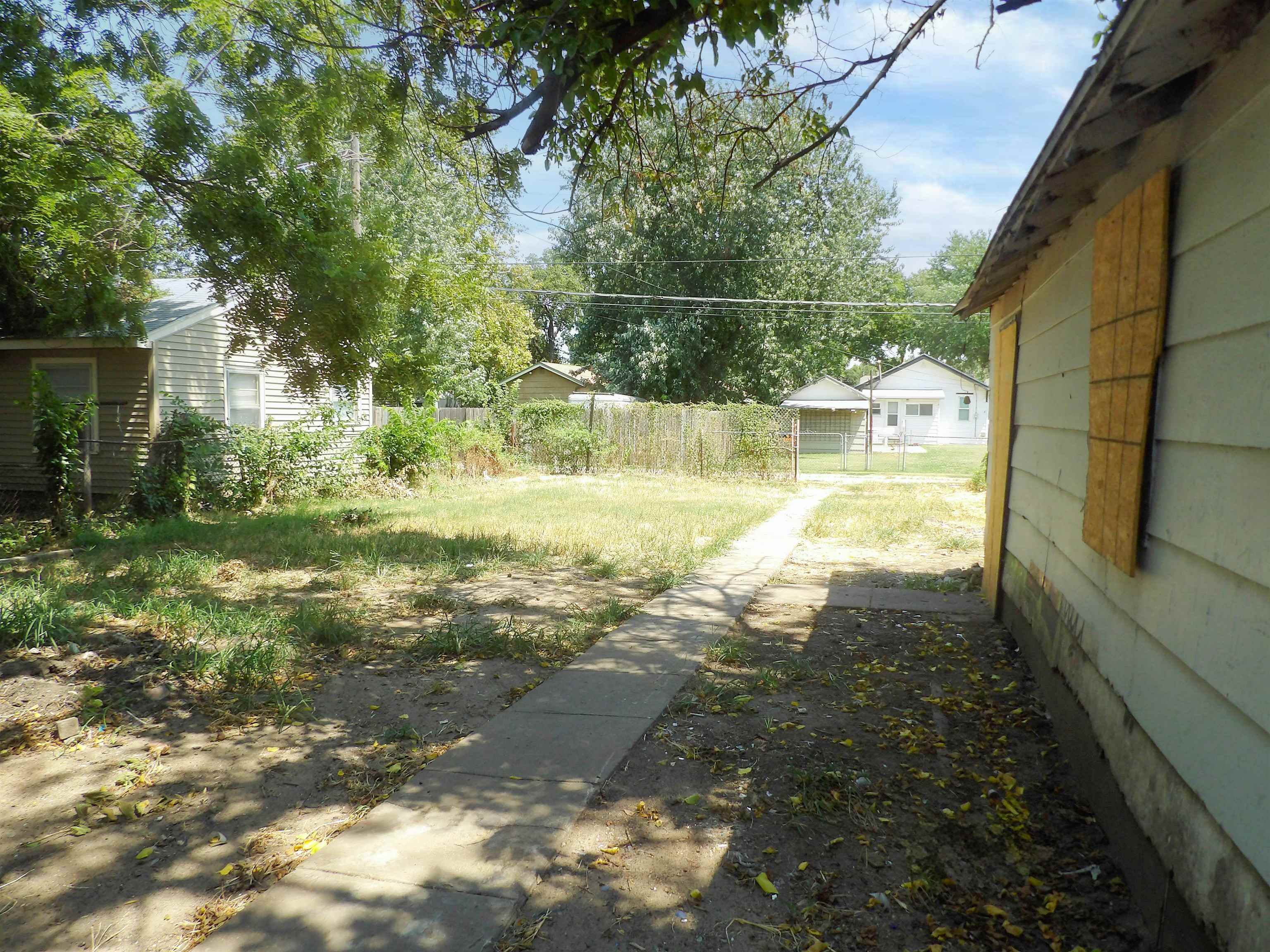 2032 S Main St Property Photo 3