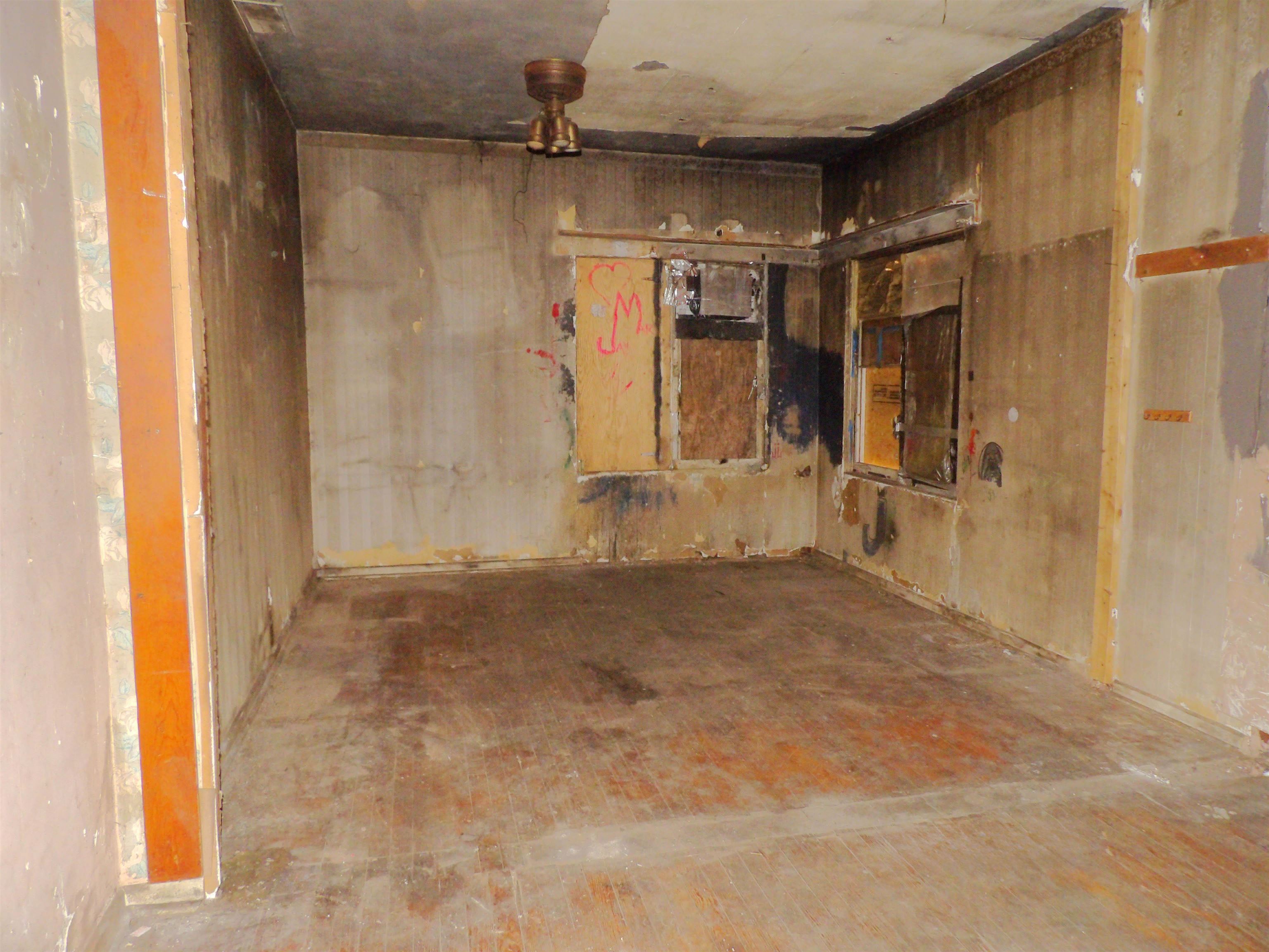 2032 S Main St Property Photo 8