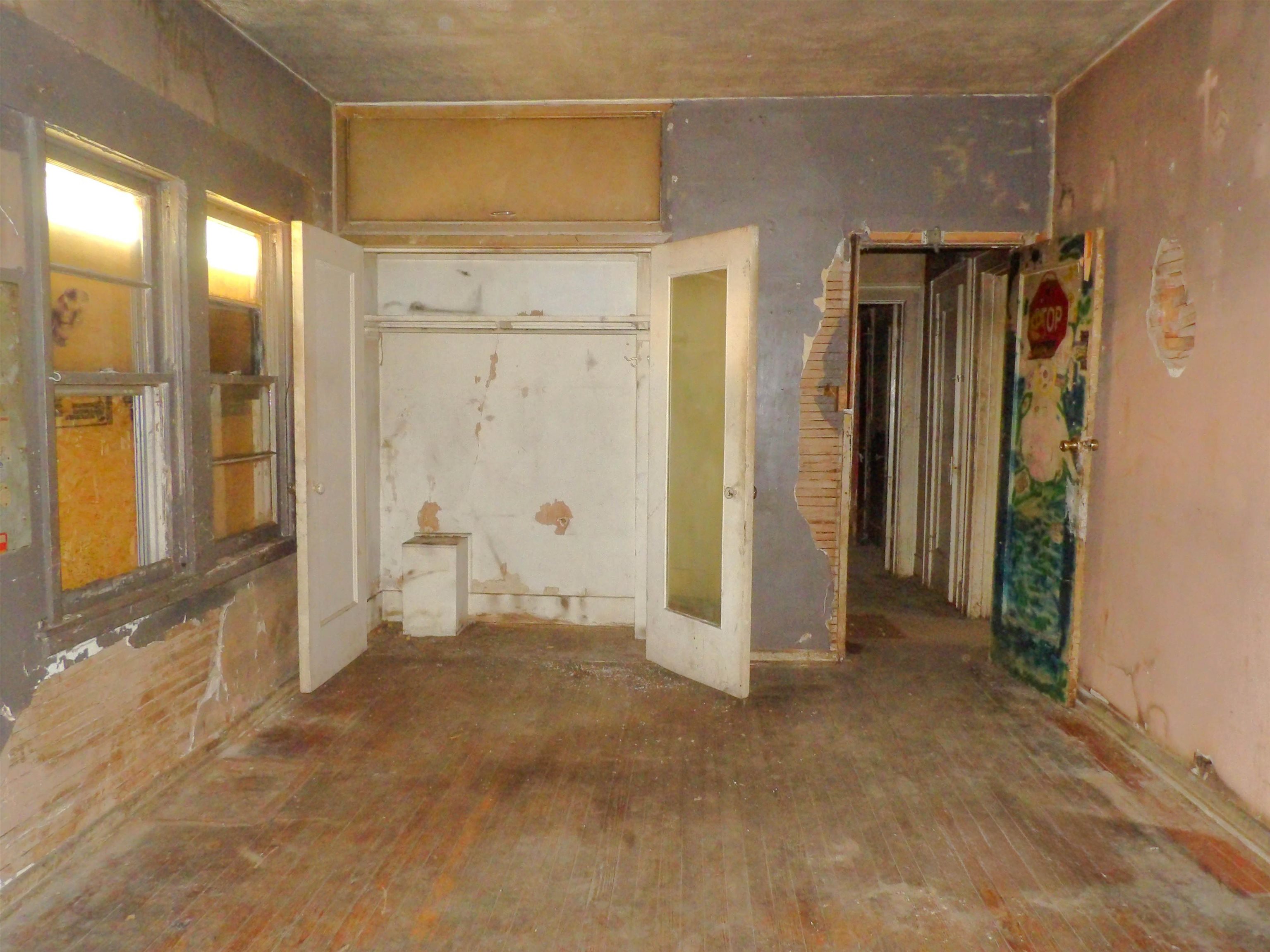 2032 S Main St Property Photo 9