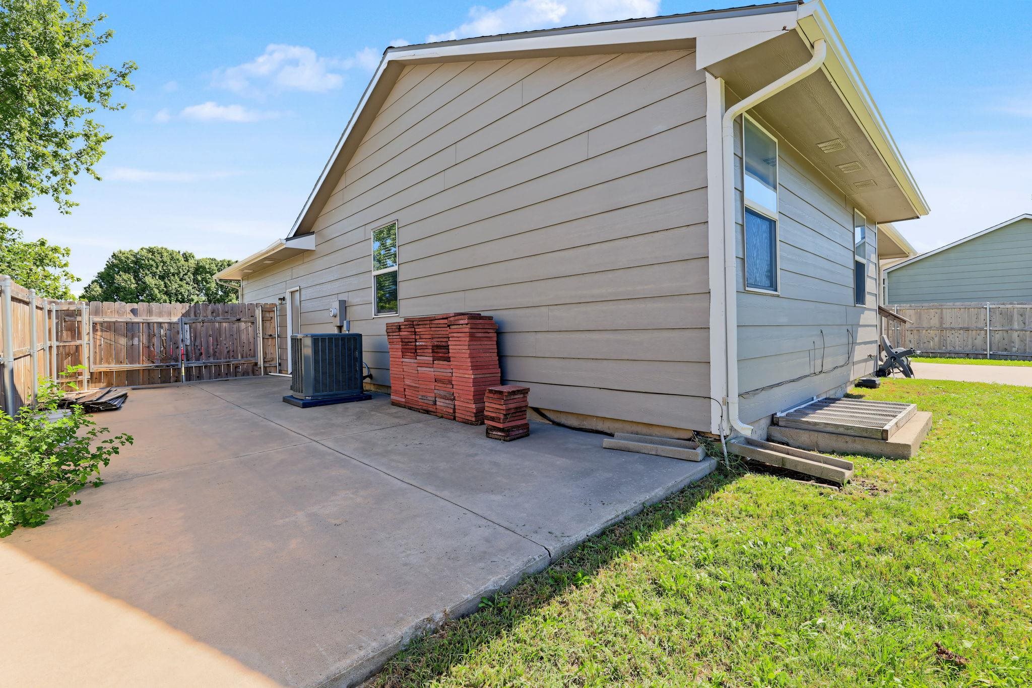 11933 W Central Park Ct Property Photo 32