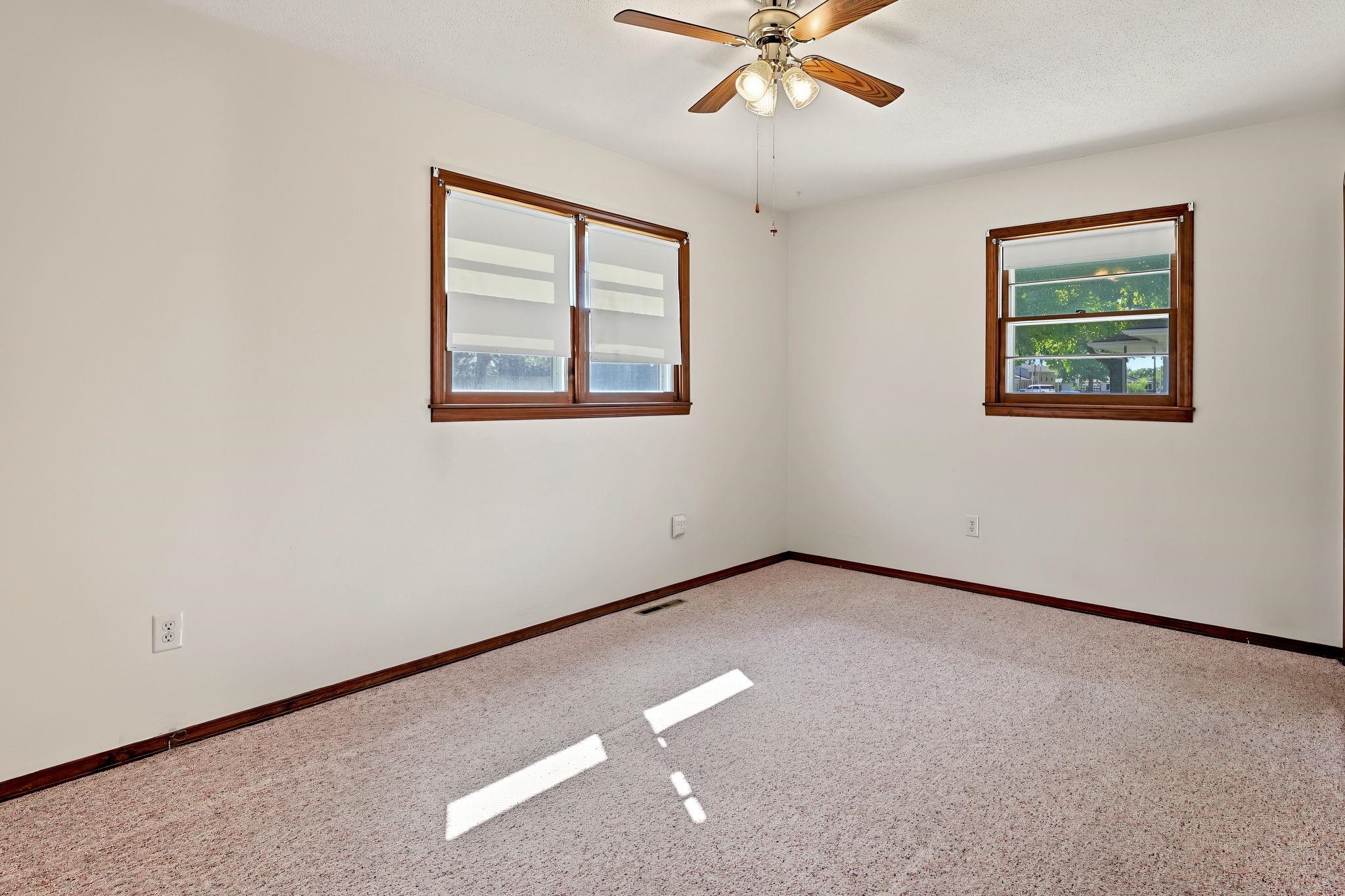 214 E Pioneer Pl Property Photo 11