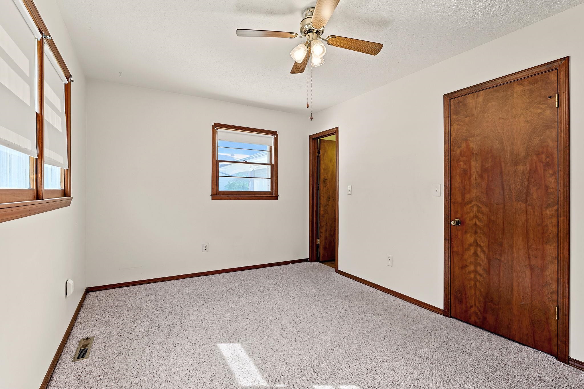214 E Pioneer Pl Property Photo 12