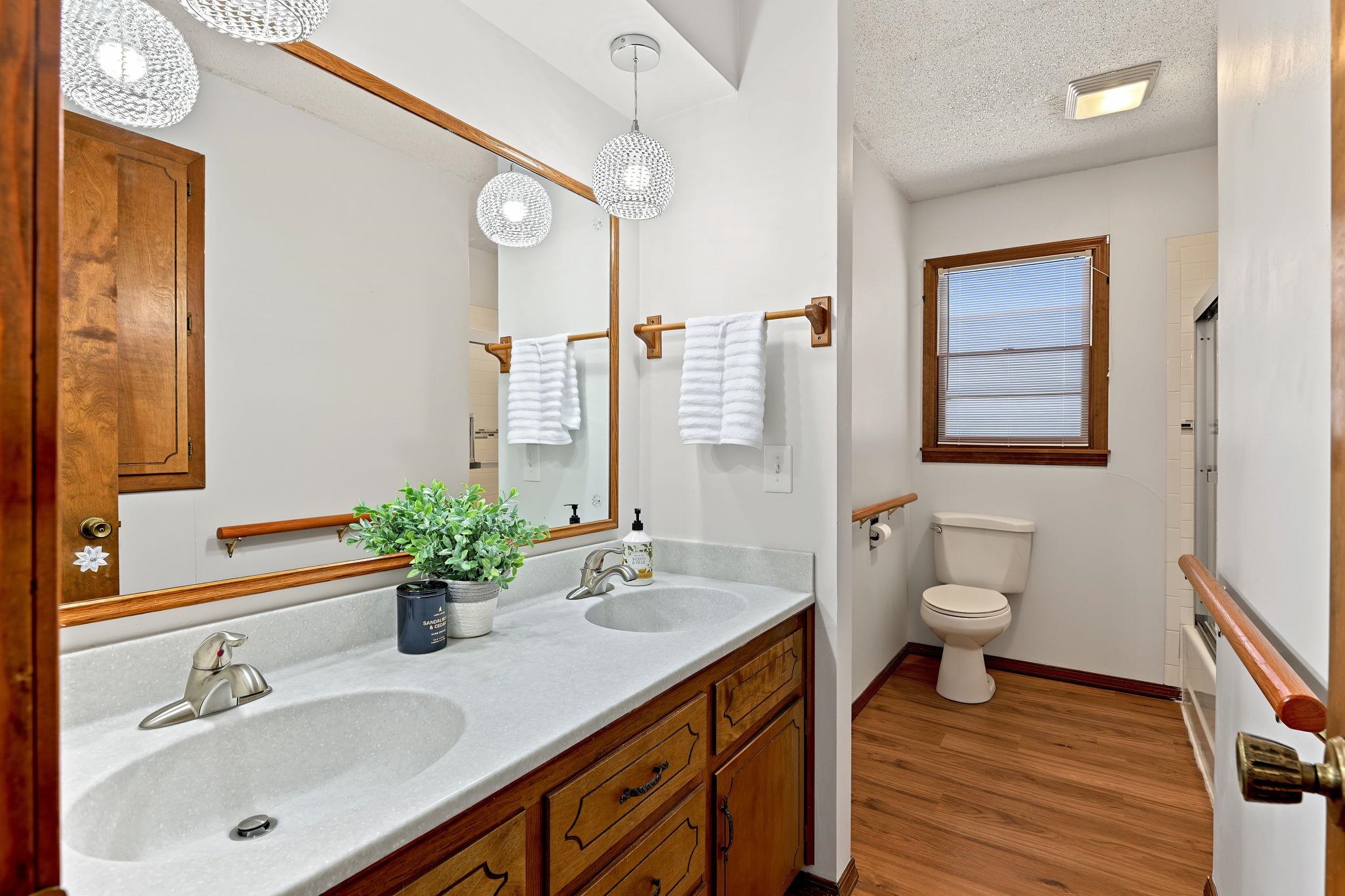 214 E Pioneer Pl Property Photo 16