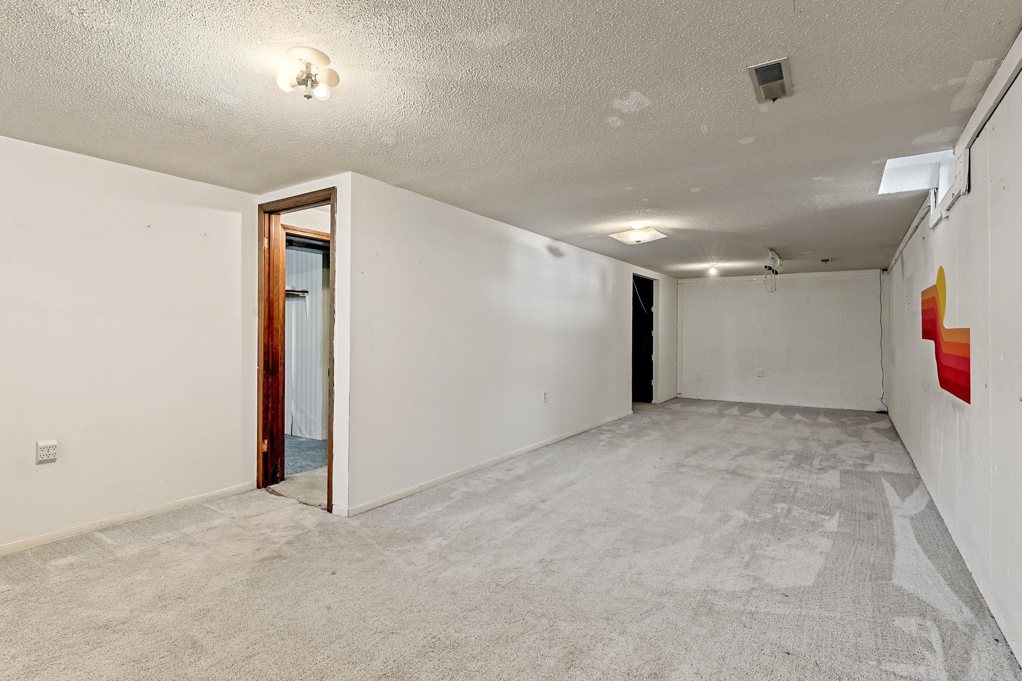 214 E Pioneer Pl Property Photo 18