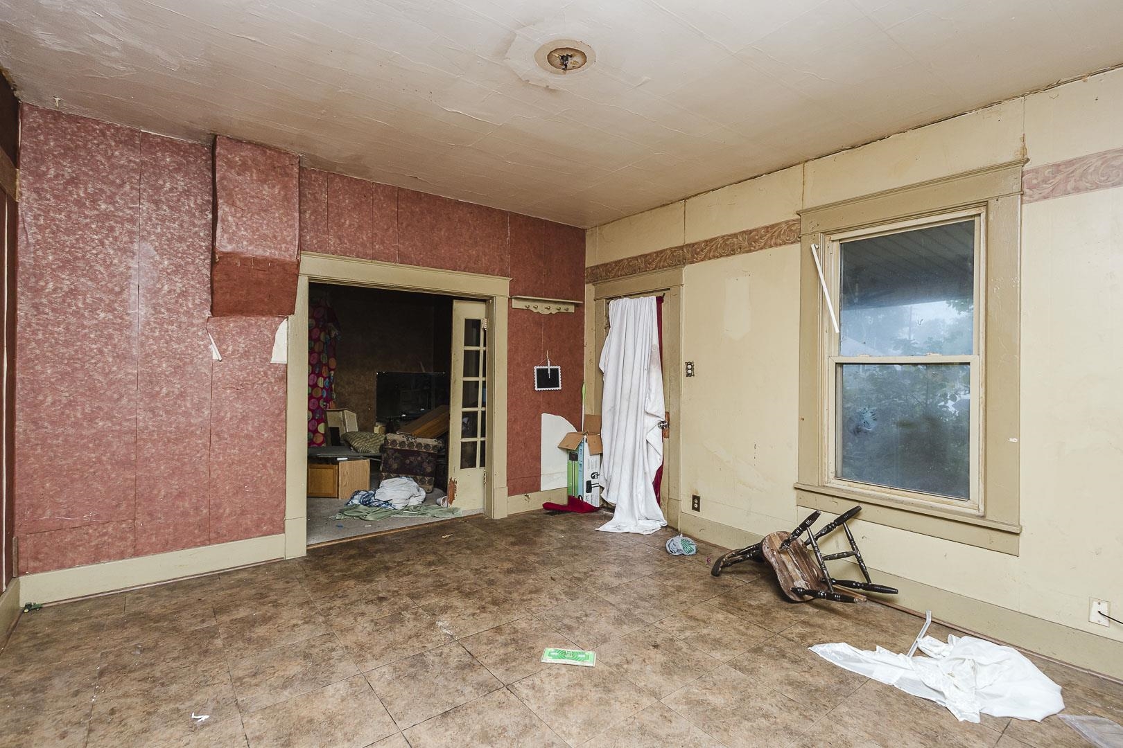 725 W 1st Property Photo 6