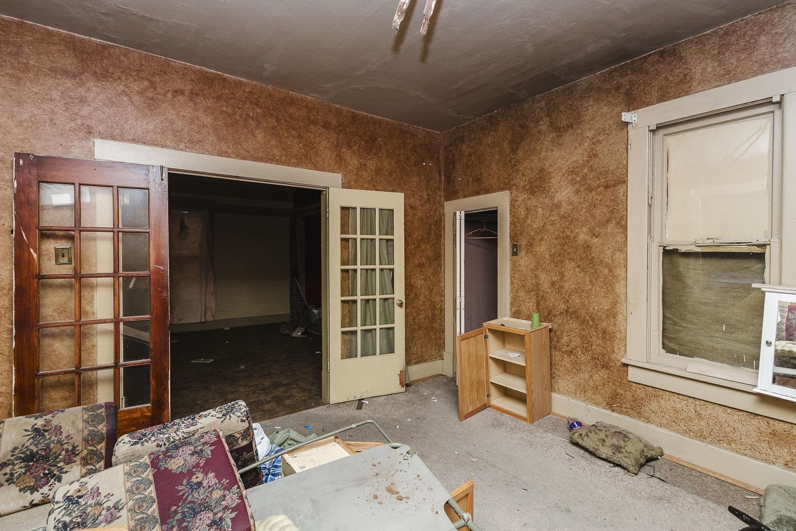 725 W 1st Property Photo 19
