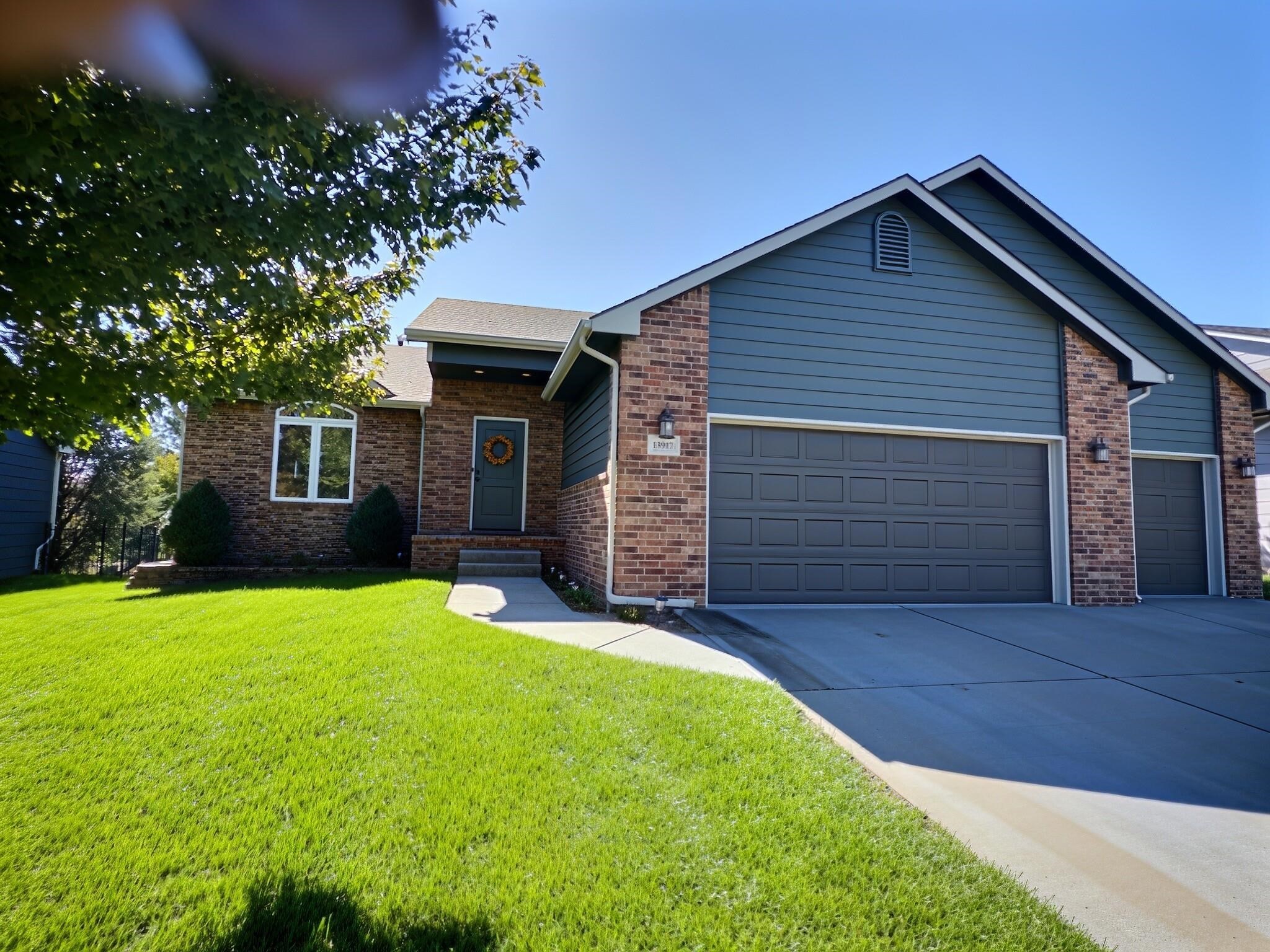 13917 W Taft Property Photo 1