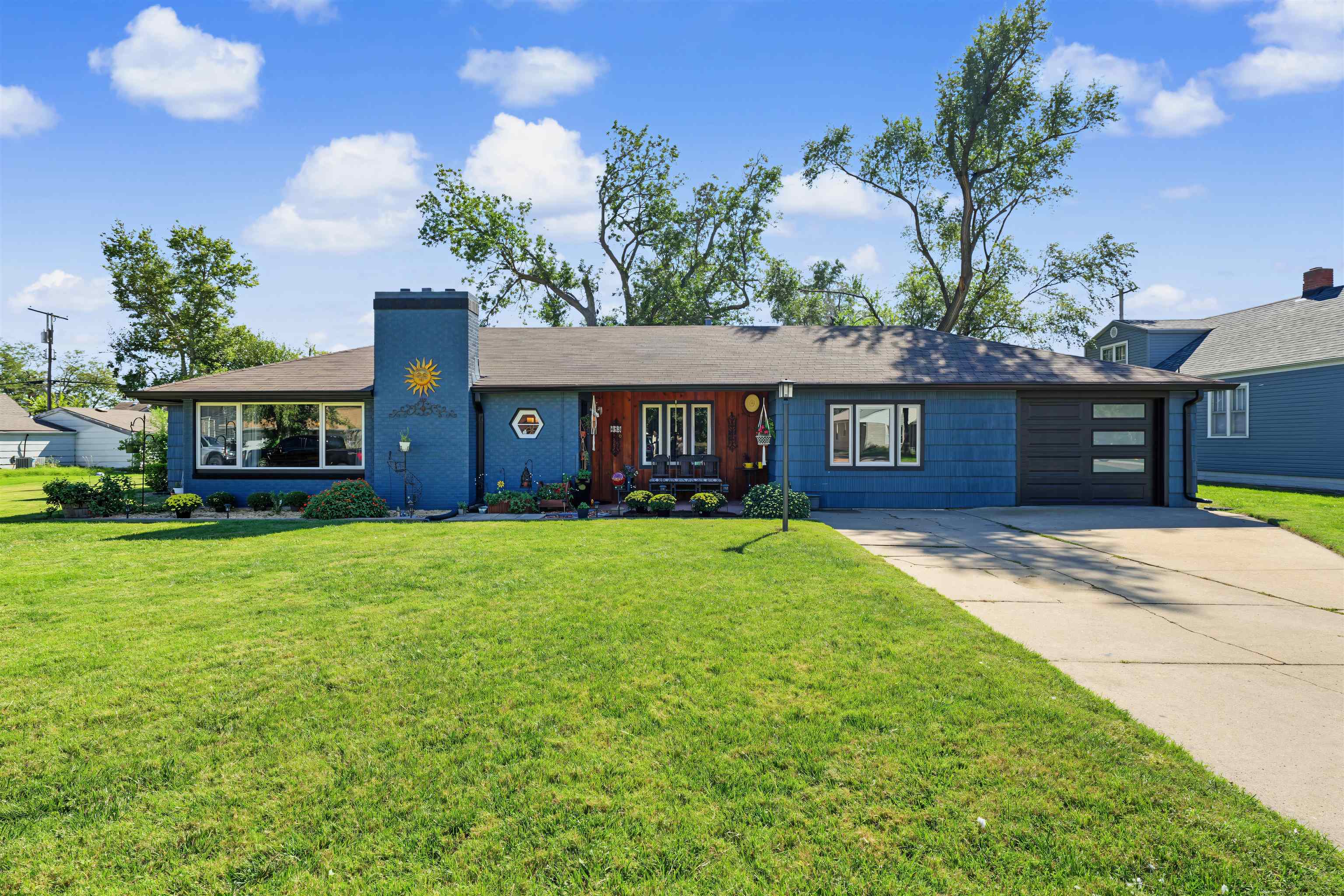413 Woodlawn Ave Property Photo 1