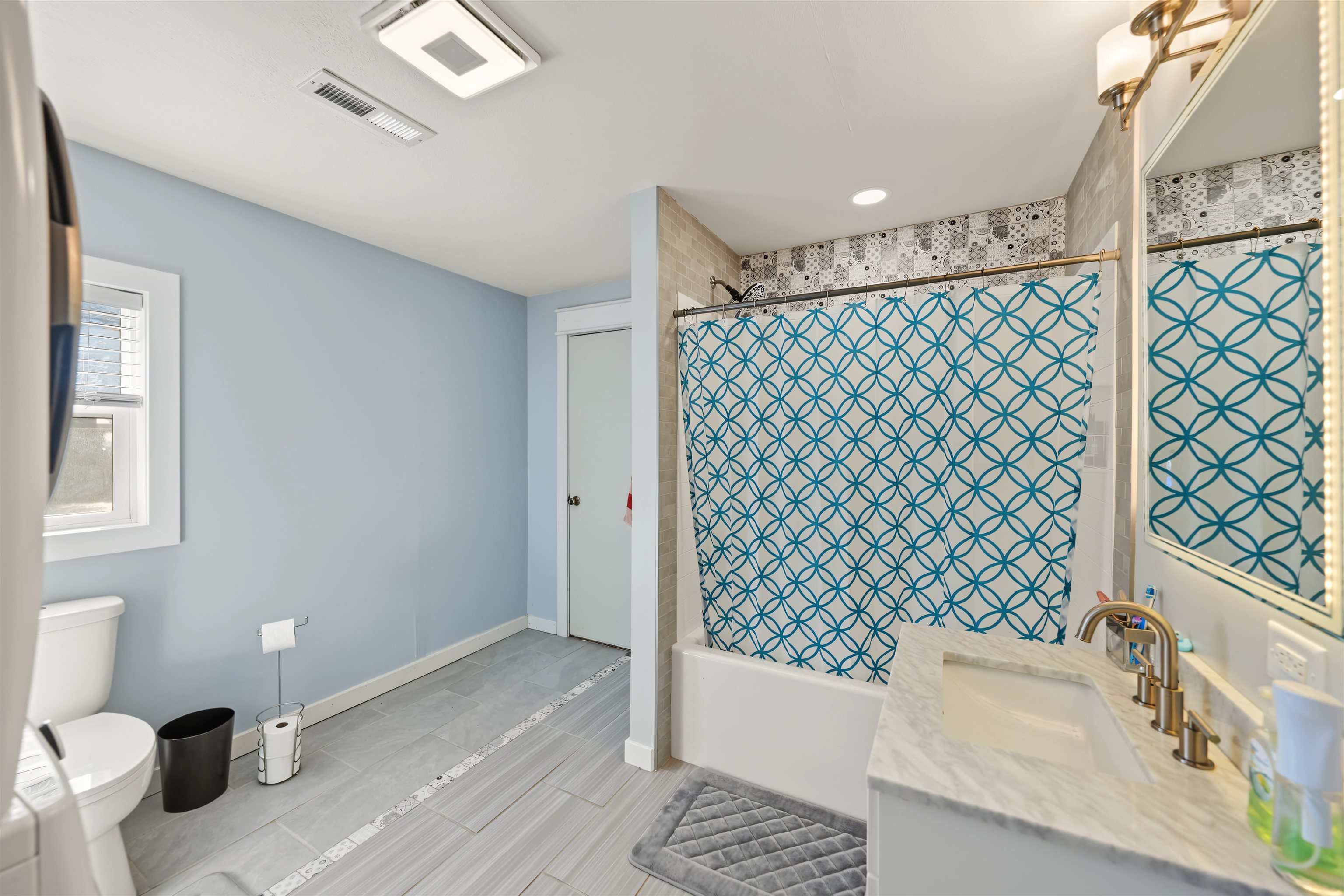 413 Woodlawn Ave Property Photo 16