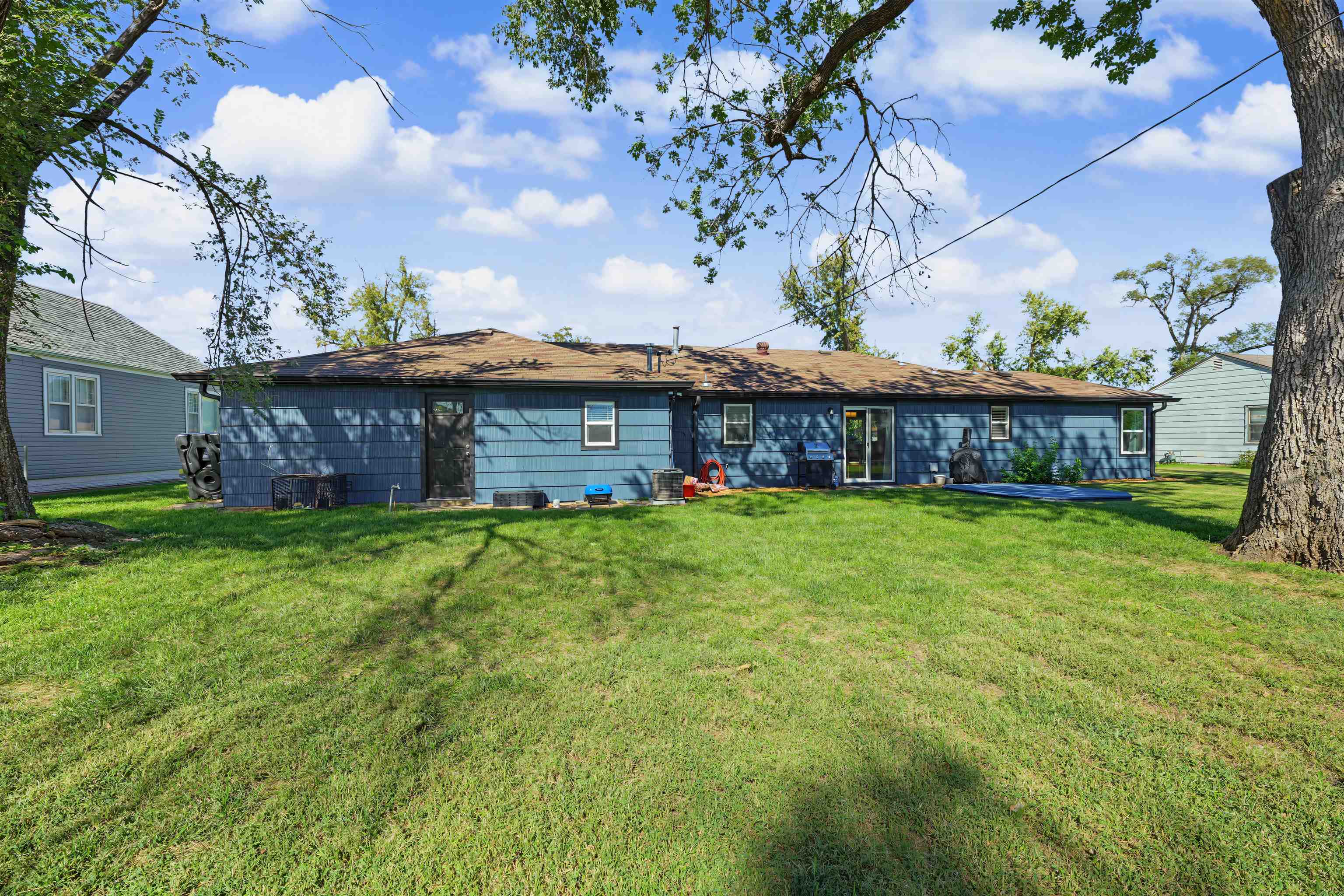 413 Woodlawn Ave Property Photo 21