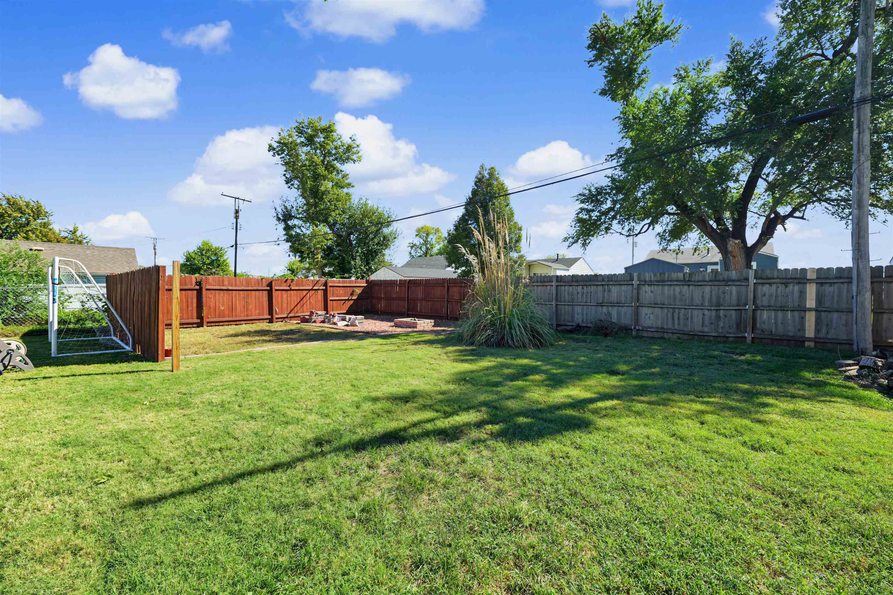 413 Woodlawn Ave Property Photo 22