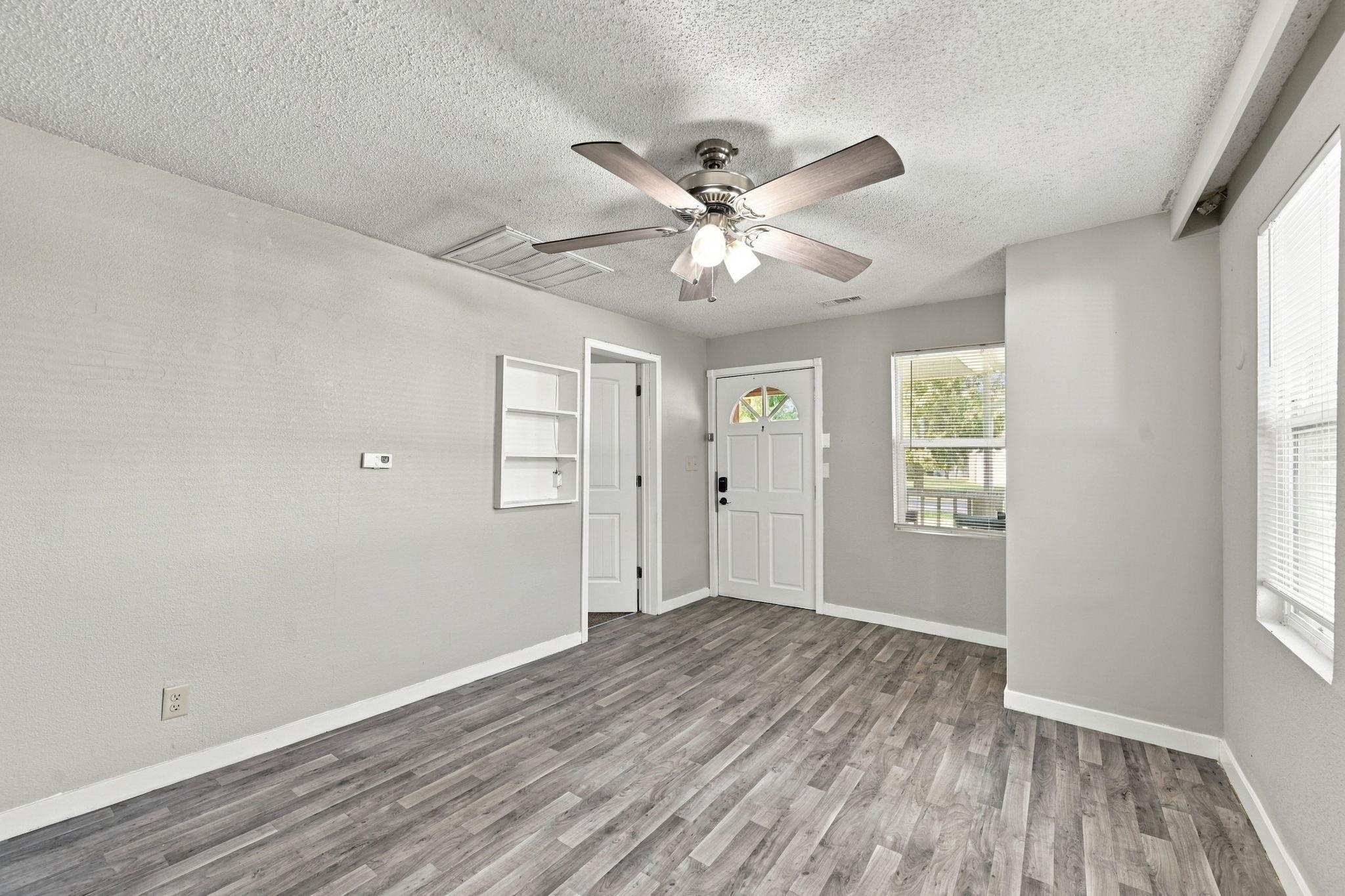 218 N Poplar Property Photo 6
